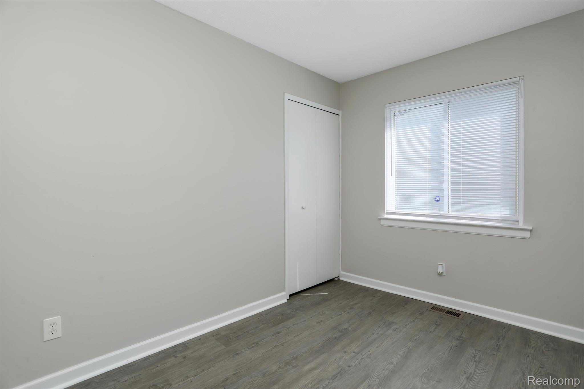 5299 CLINTON RIVER Drive