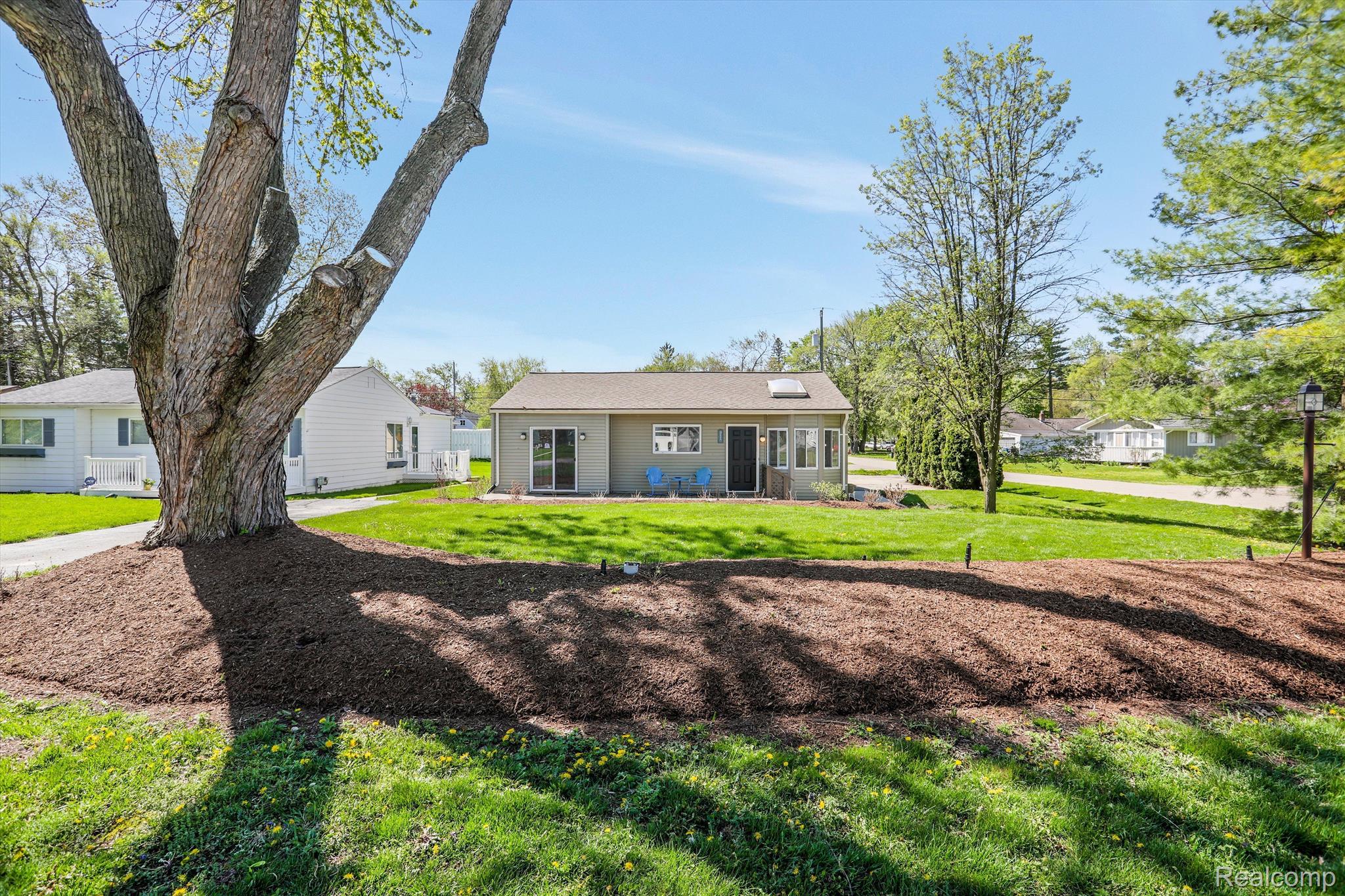 5299 CLINTON RIVER Drive