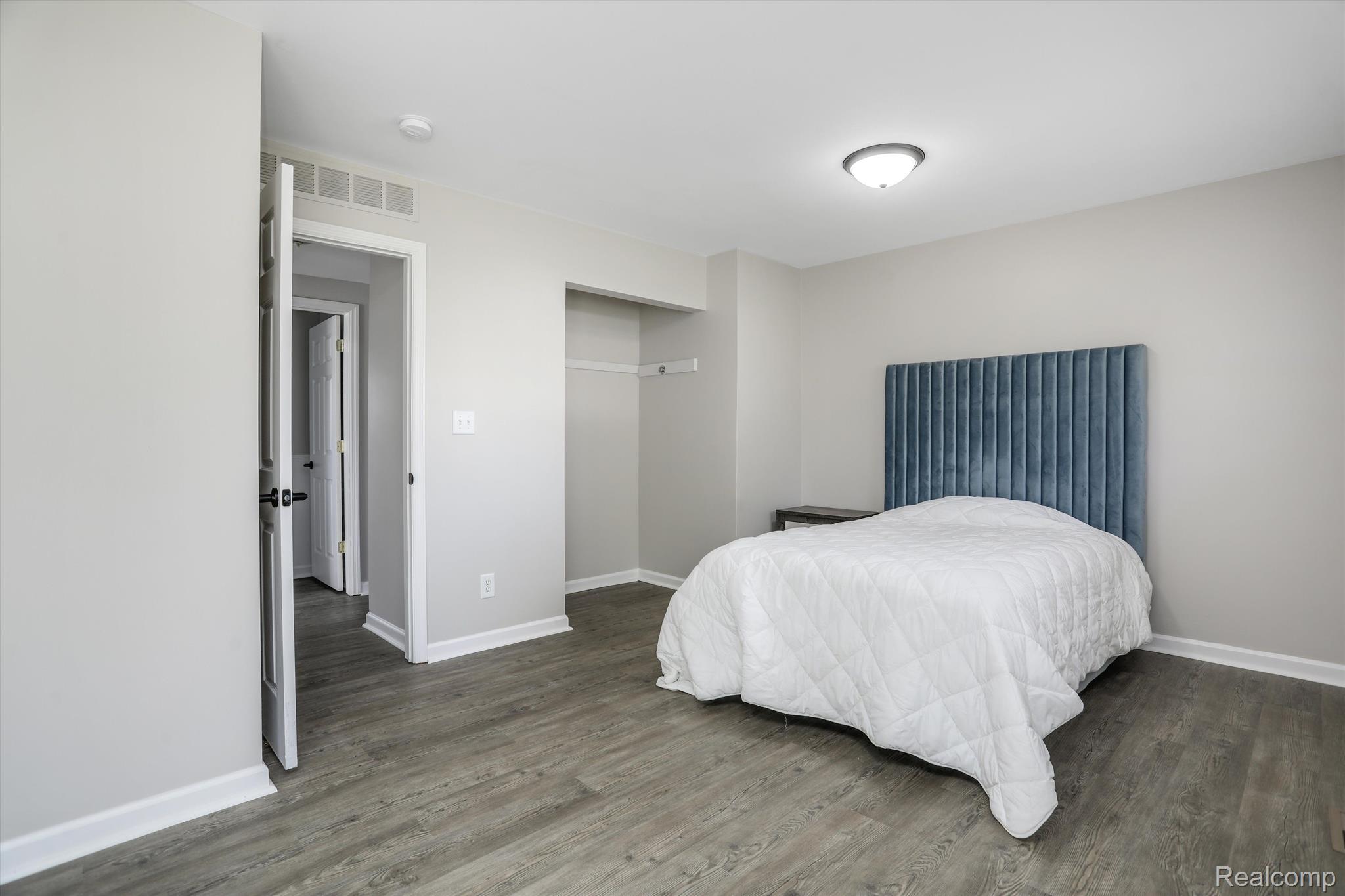 5299 CLINTON RIVER Drive