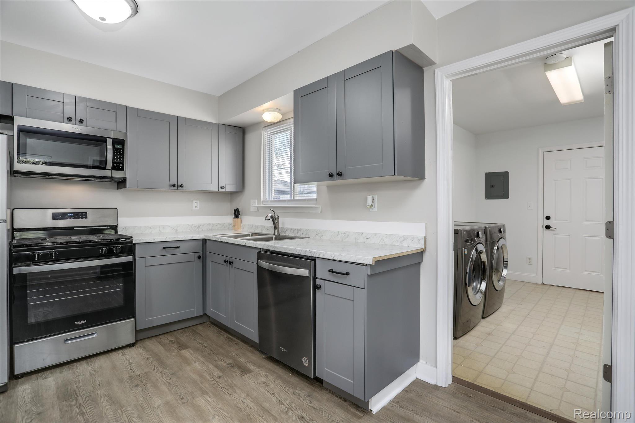 5299 CLINTON RIVER Drive