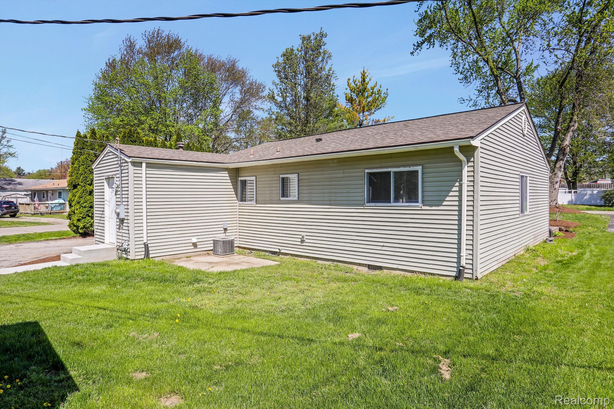 5299 CLINTON RIVER Drive