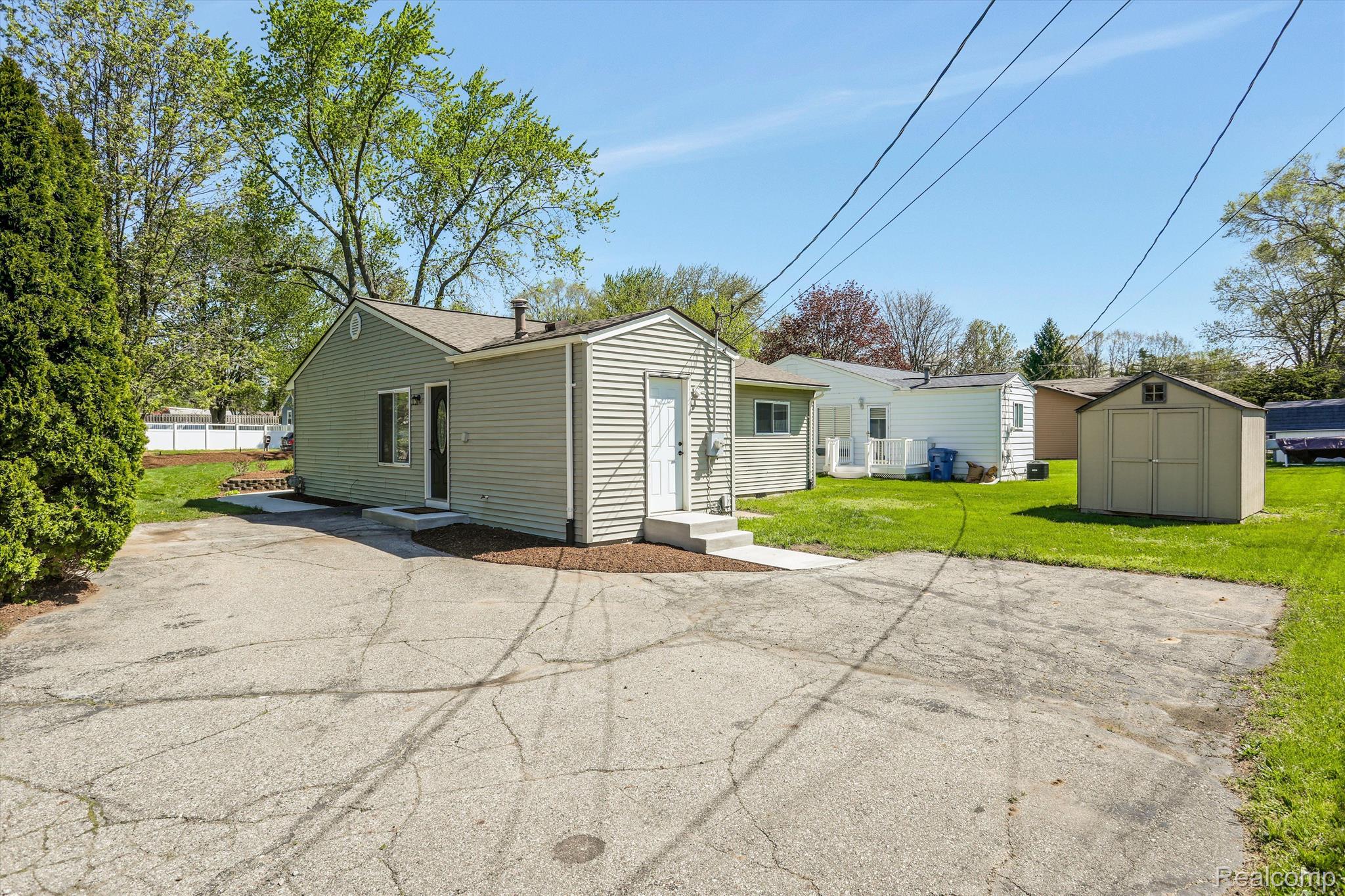 5299 CLINTON RIVER Drive