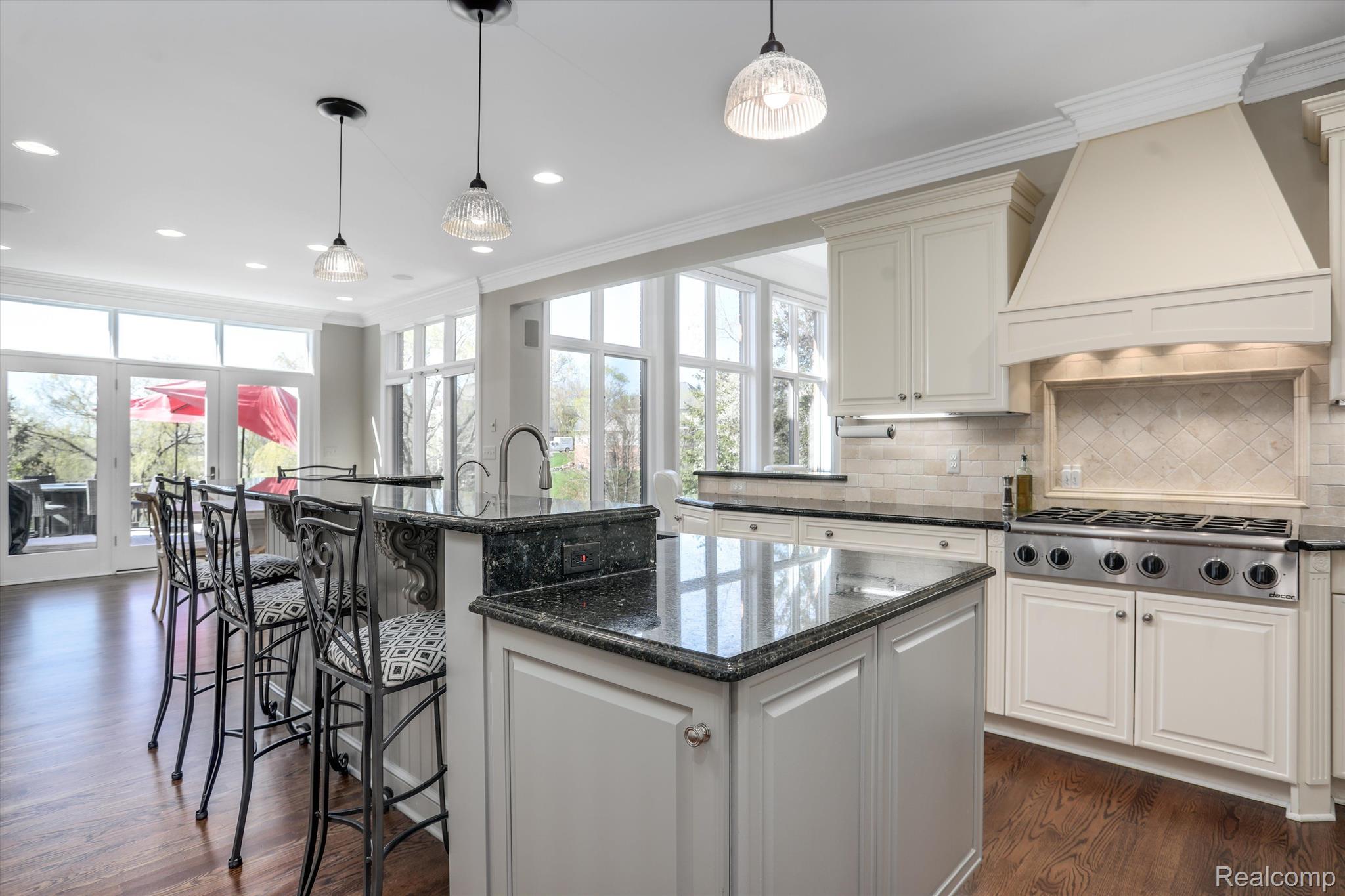 6997 OAKHURST RIDGE Road