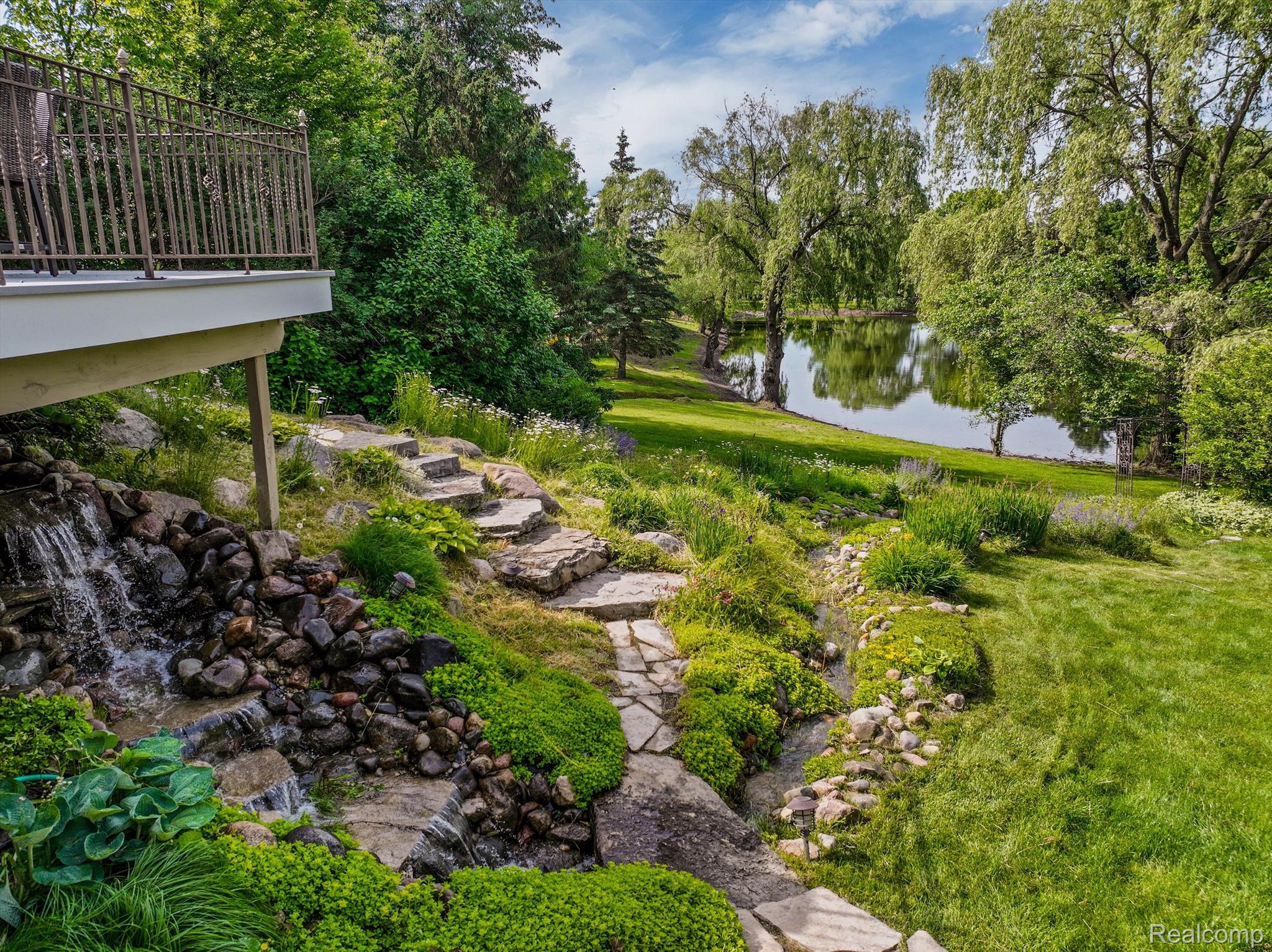 6997 OAKHURST RIDGE Road