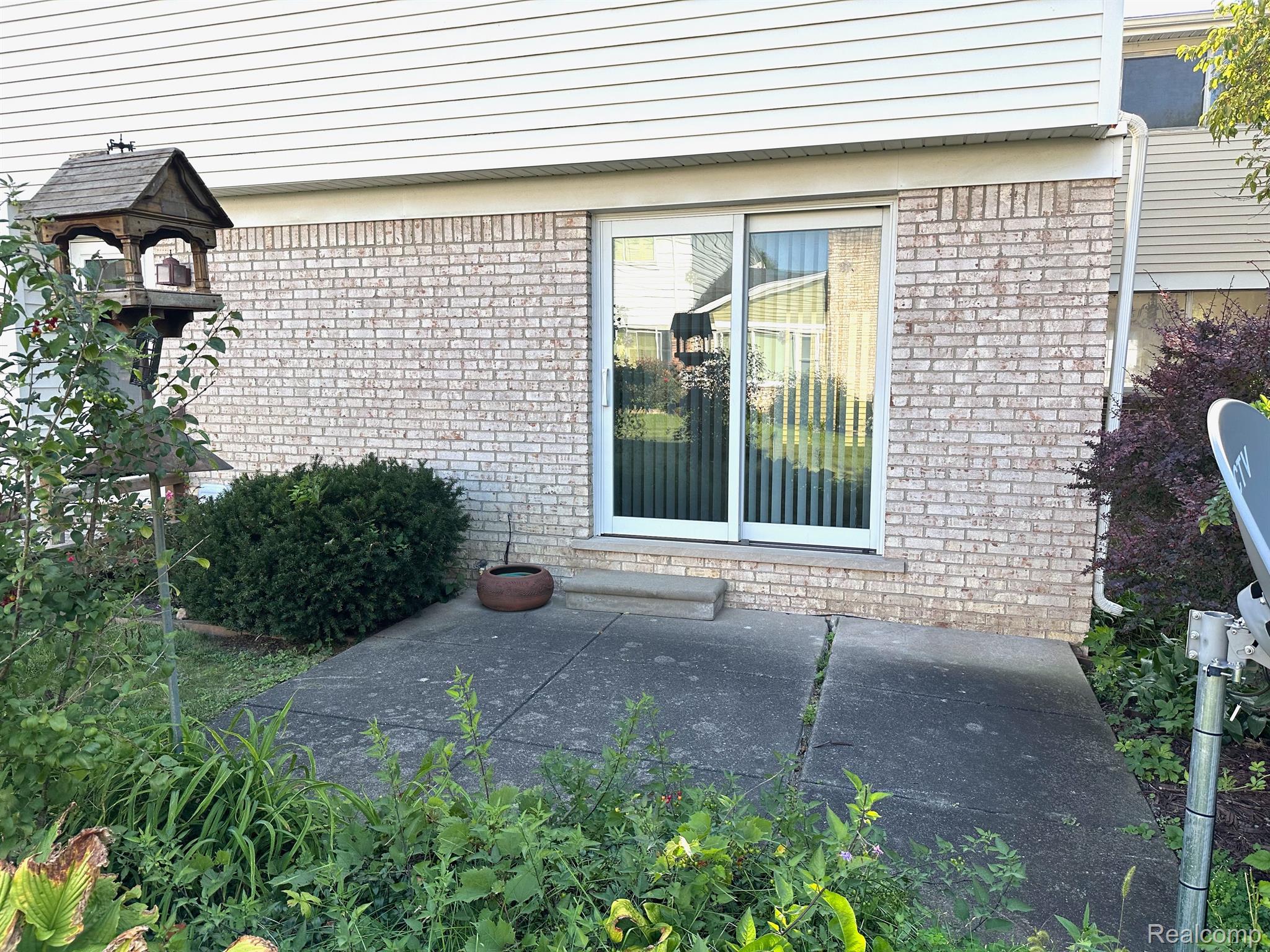 483 DORSET Circle