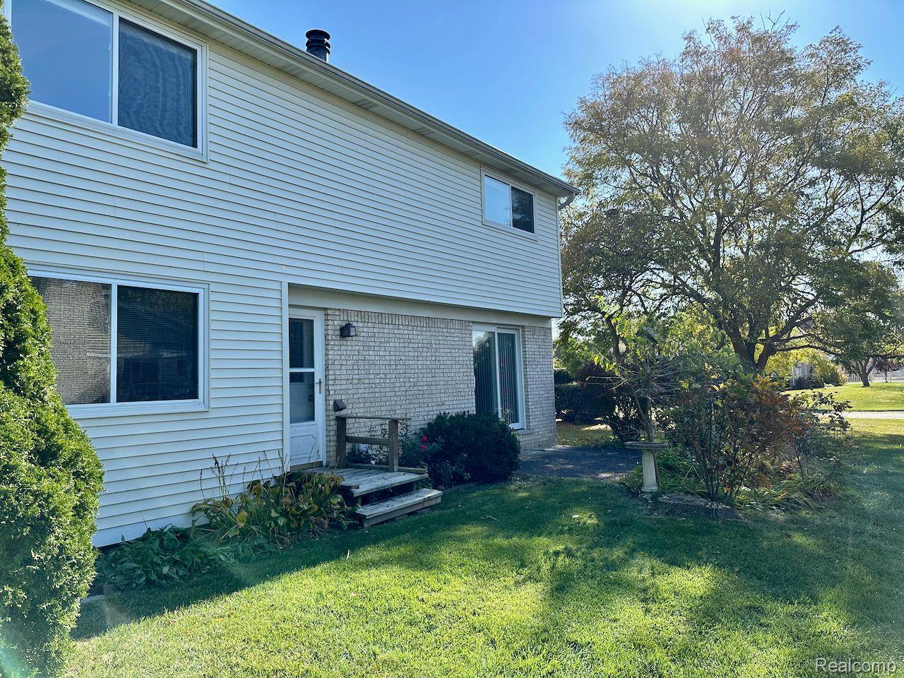 483 DORSET Circle
