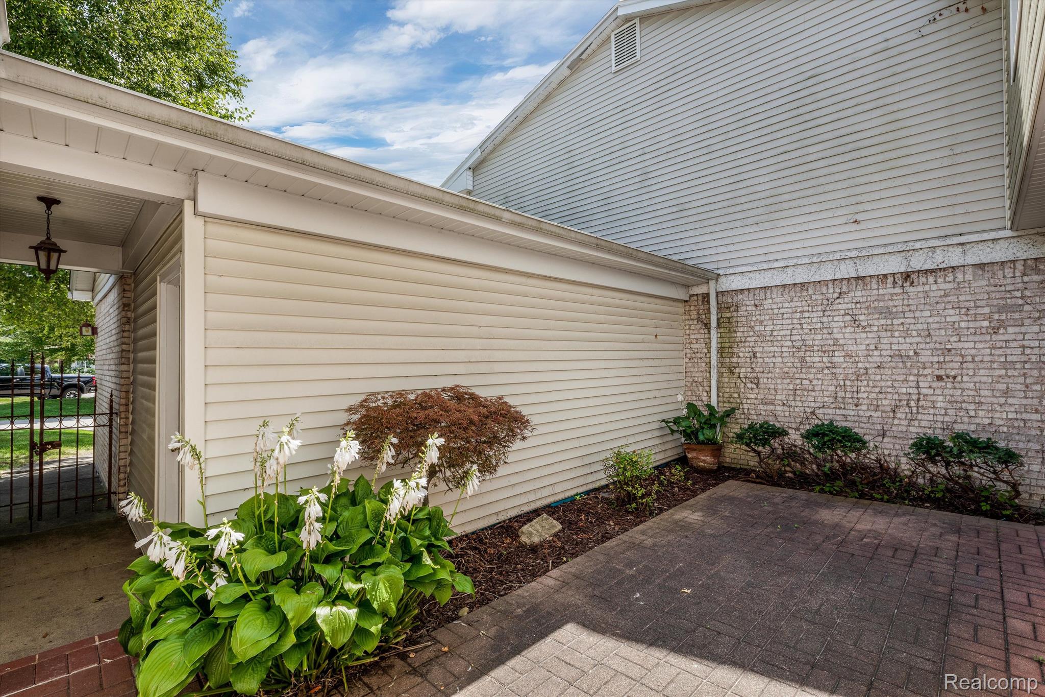483 DORSET Circle