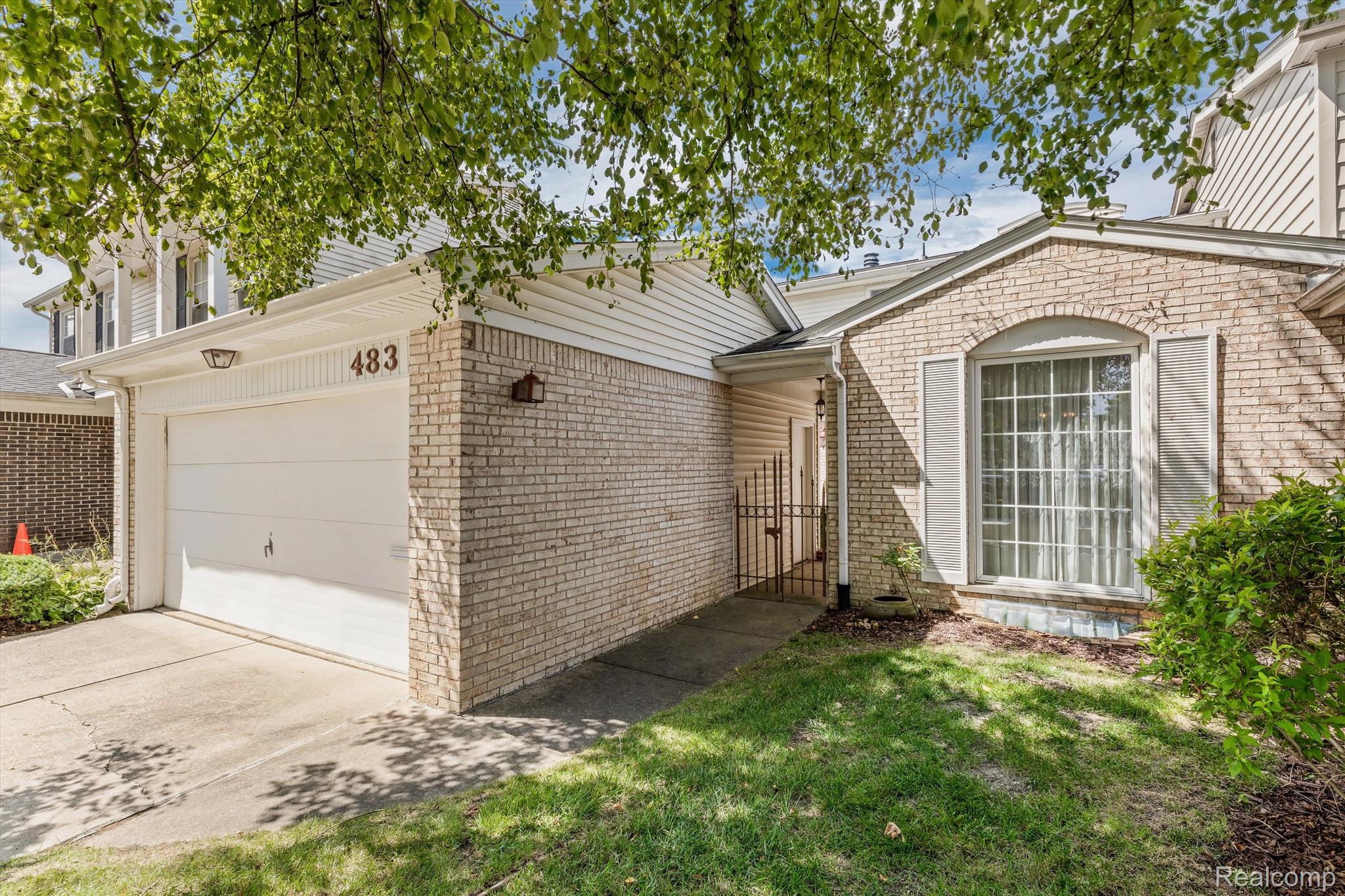 483 DORSET Circle