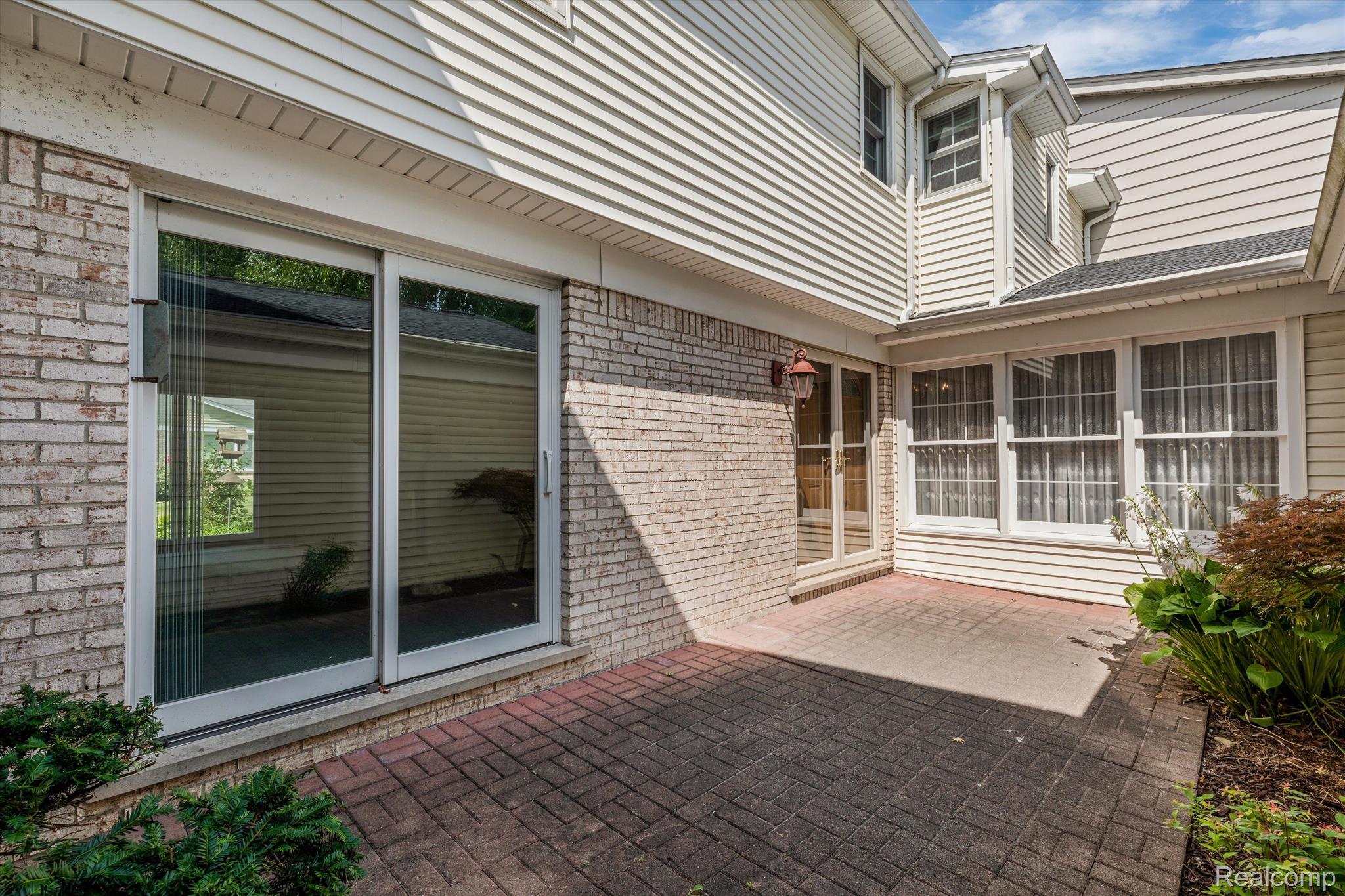 483 DORSET Circle