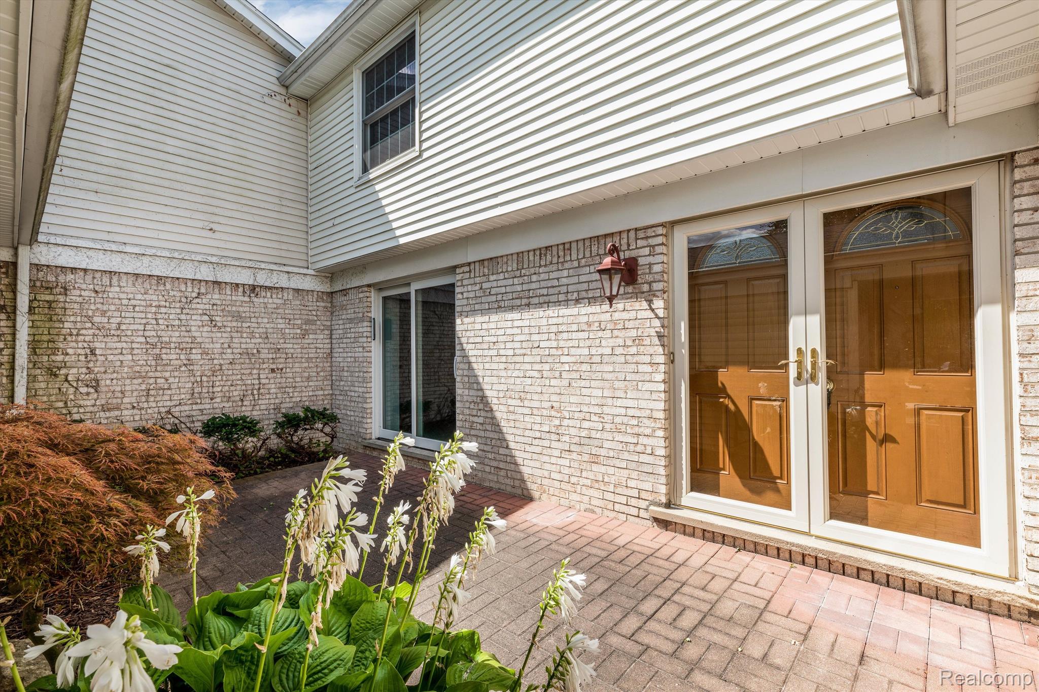 483 DORSET Circle