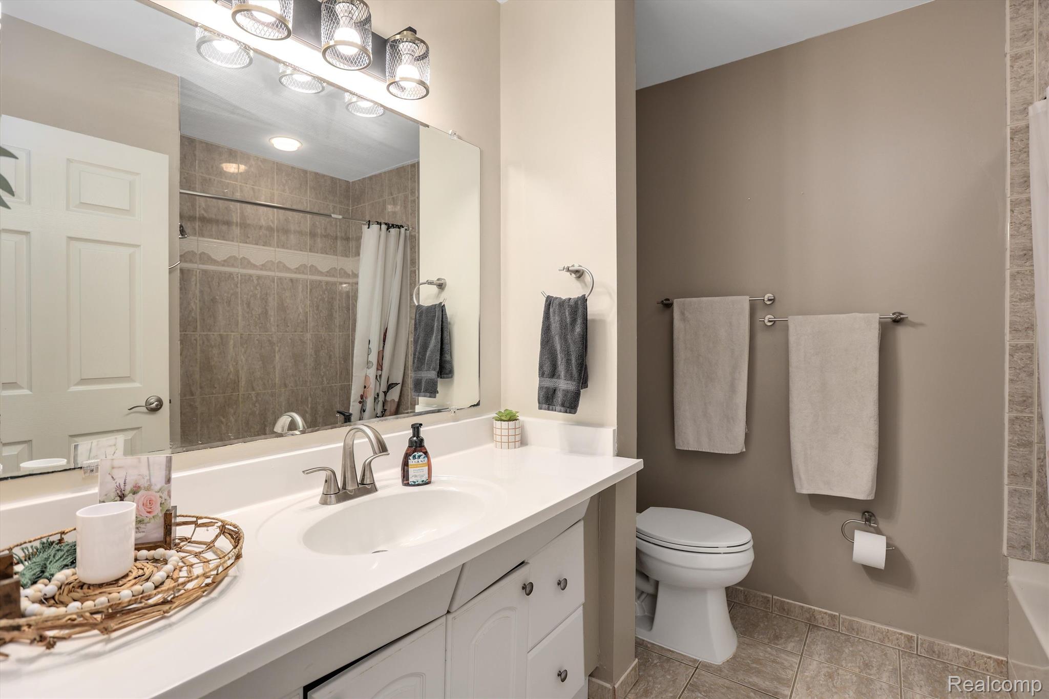 1655 HORSESHOE Drive