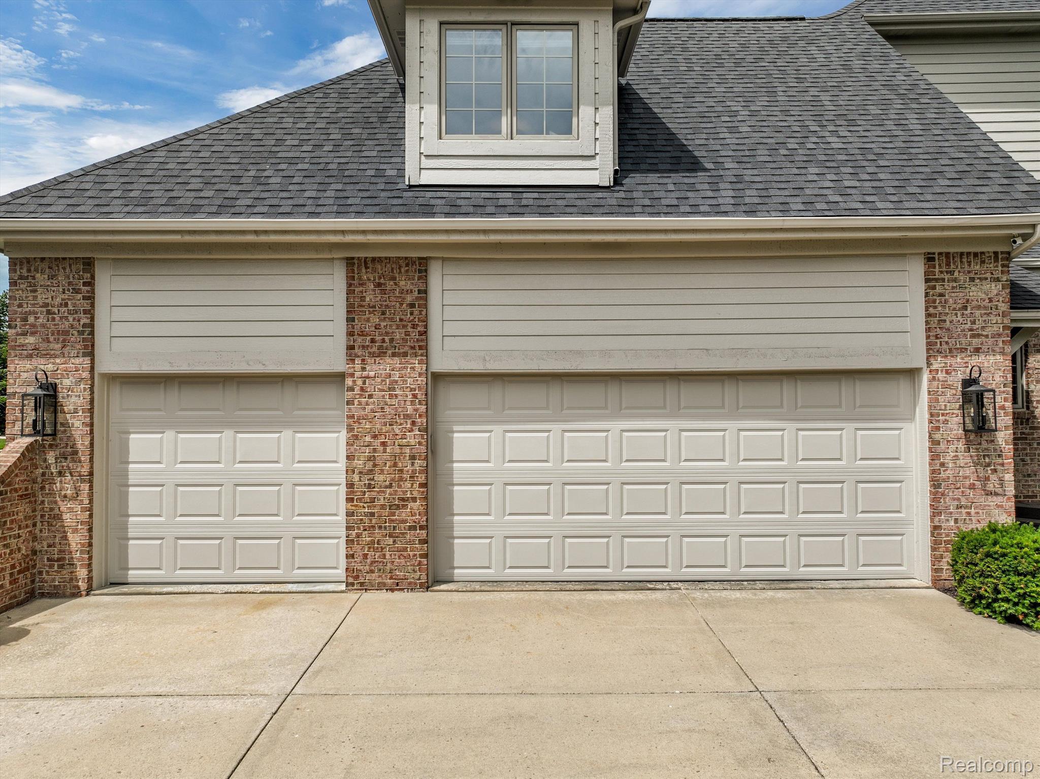 6956 OAKHURST RIDGE Road