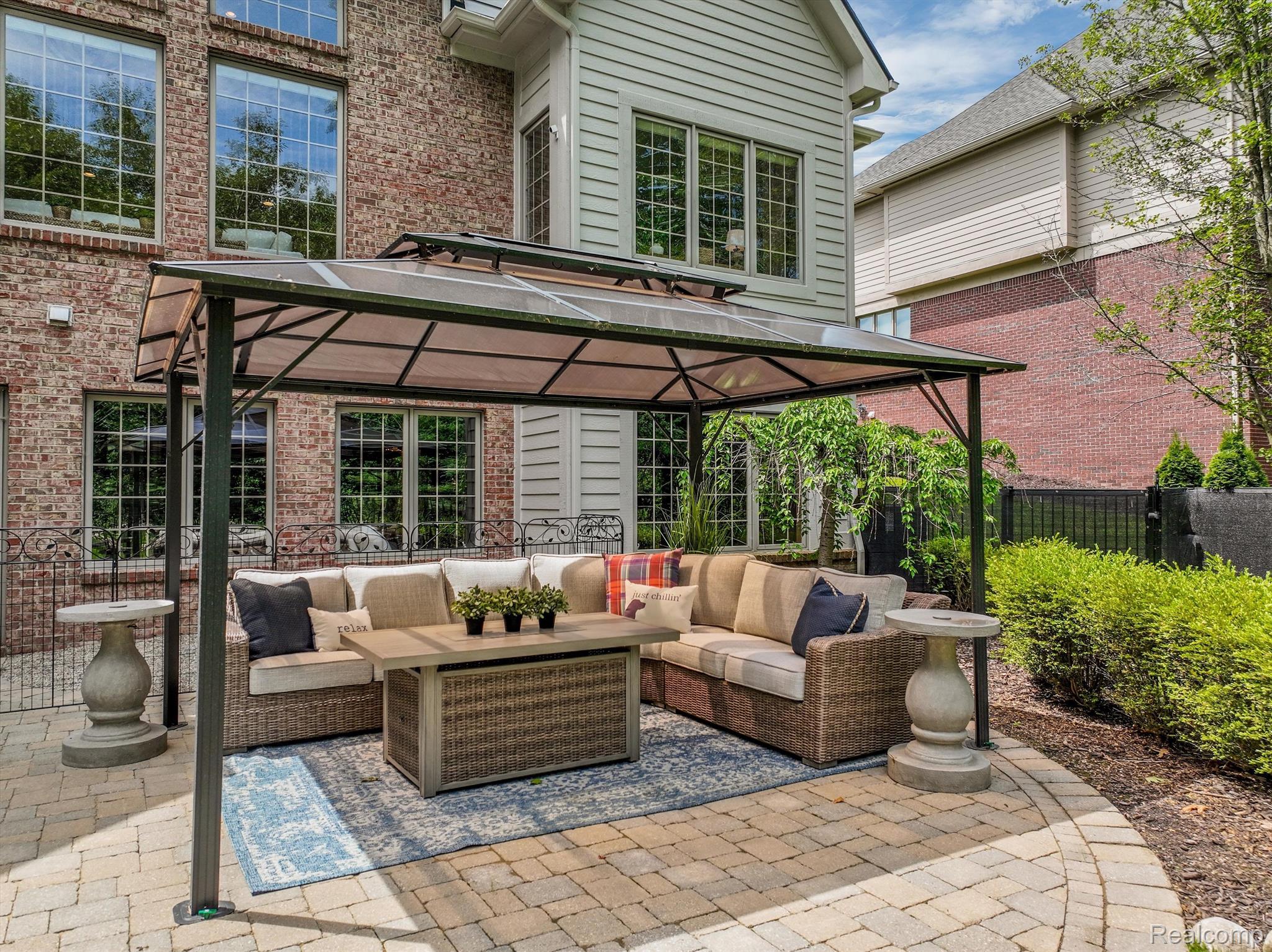 6956 OAKHURST RIDGE Road