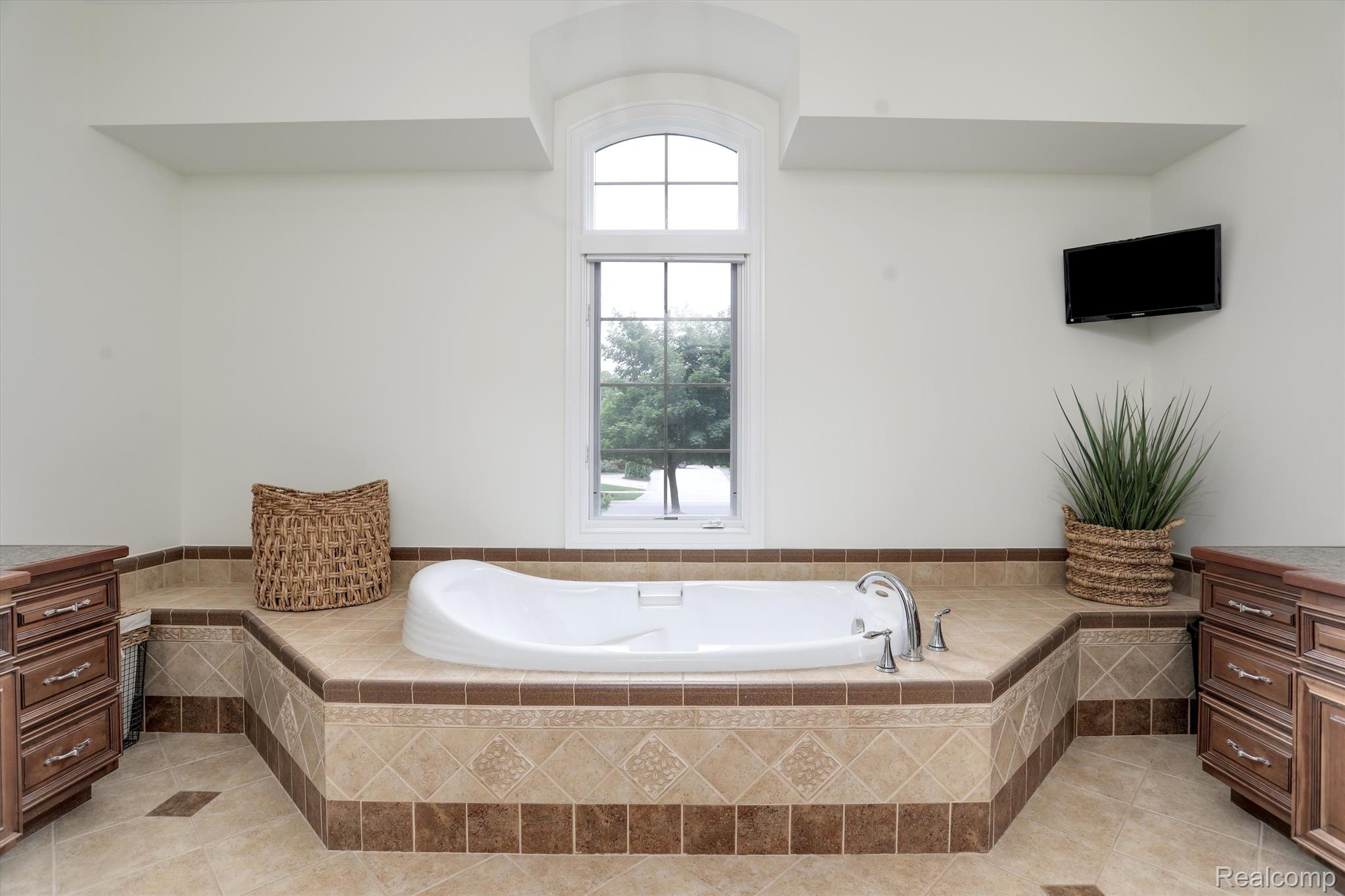 6956 OAKHURST RIDGE Road