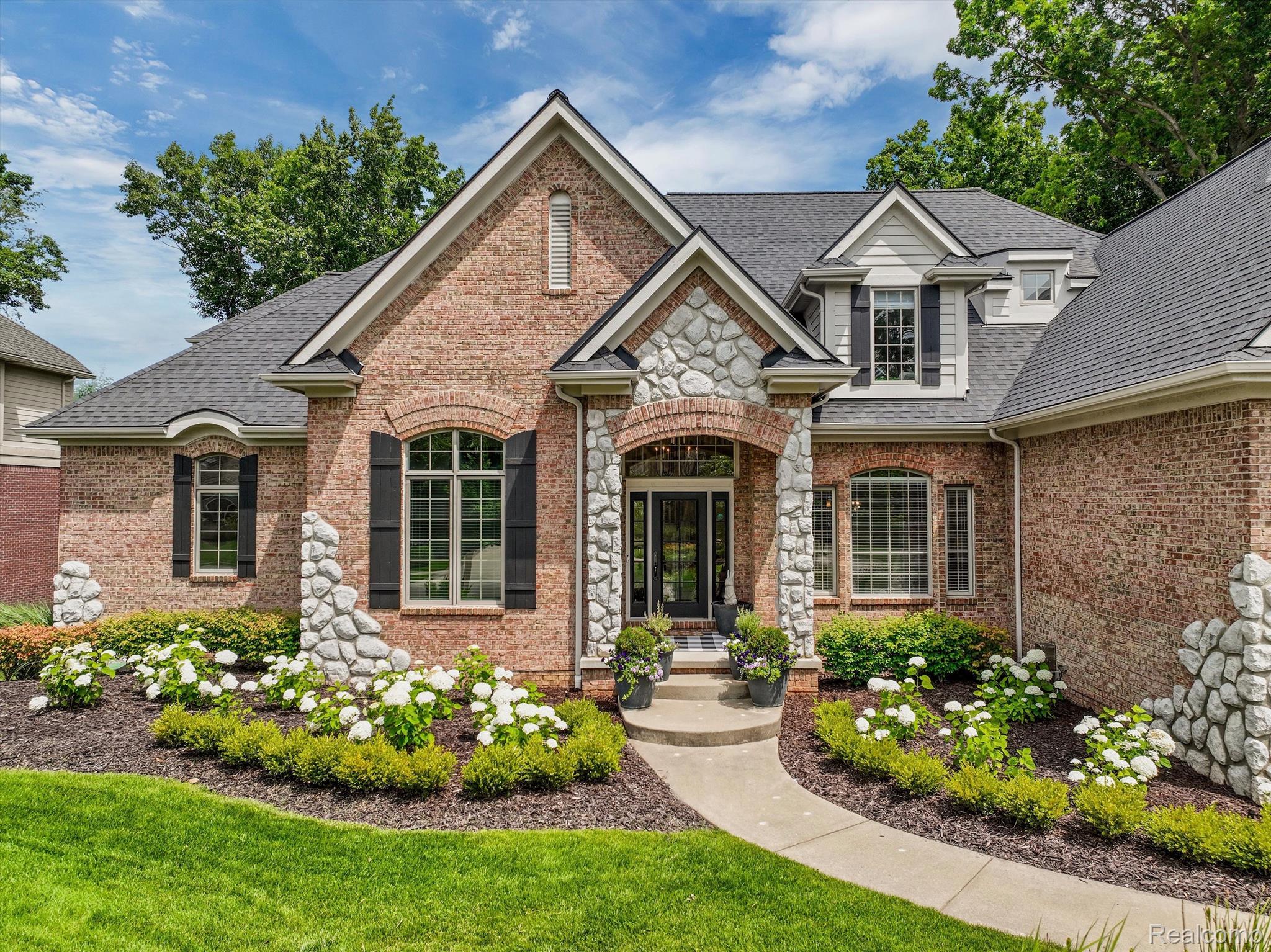 6956 OAKHURST RIDGE Road