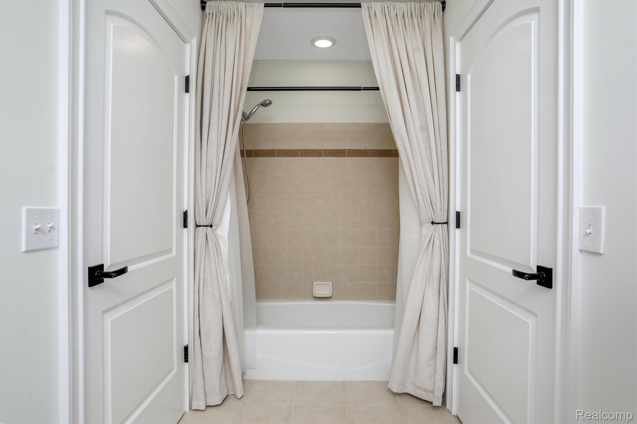 6956 OAKHURST RIDGE Road