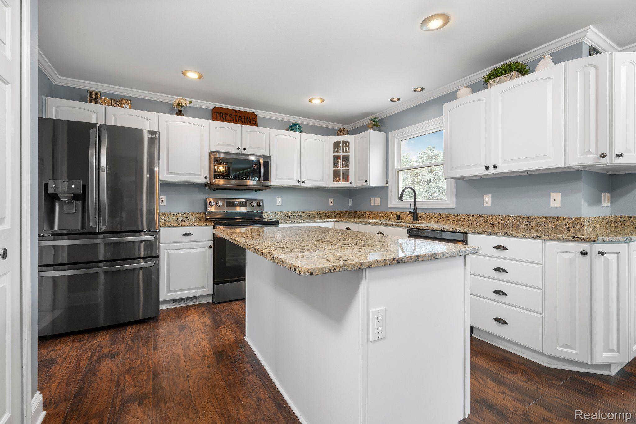 3310 MIDDLE Road
