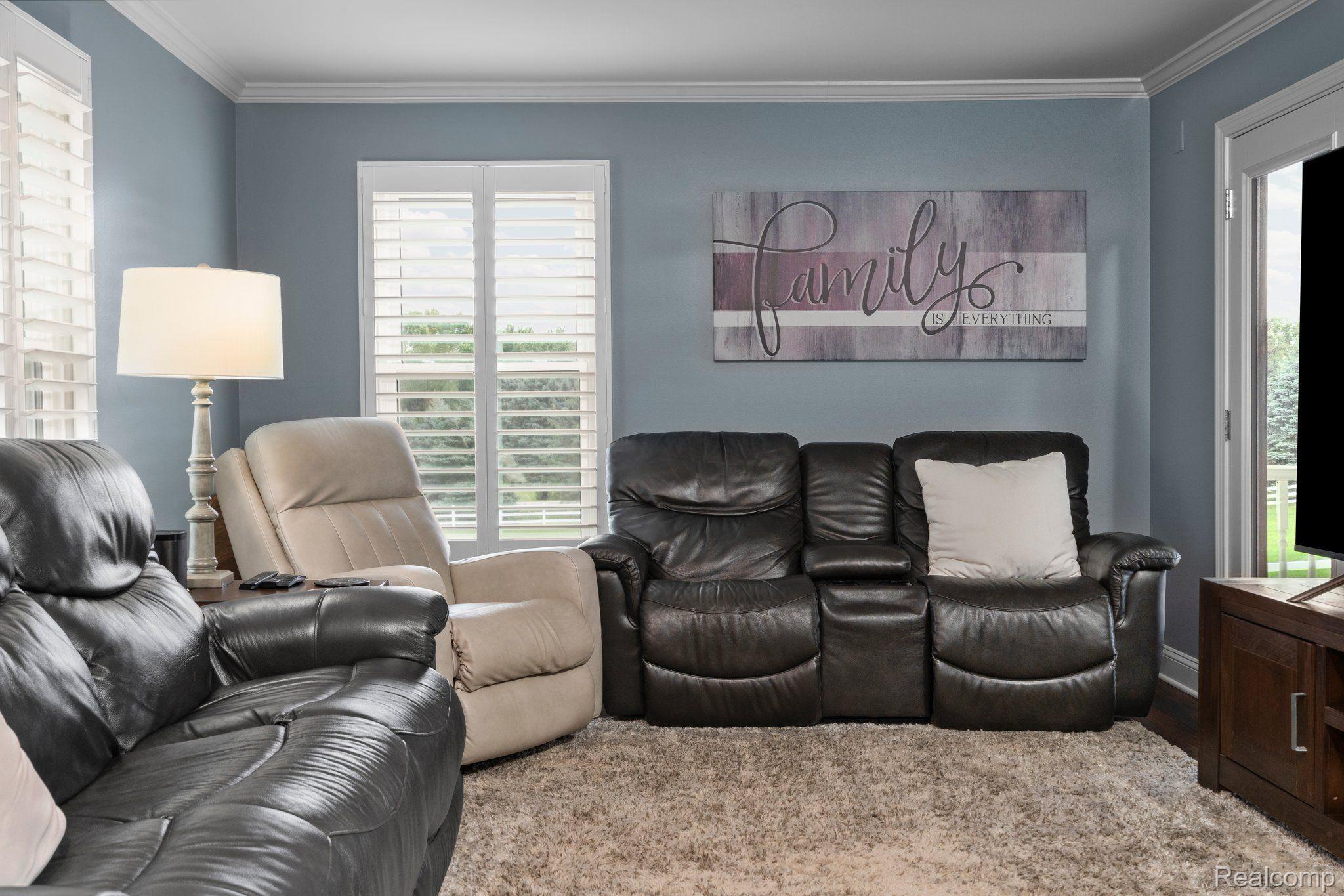 3310 MIDDLE Road