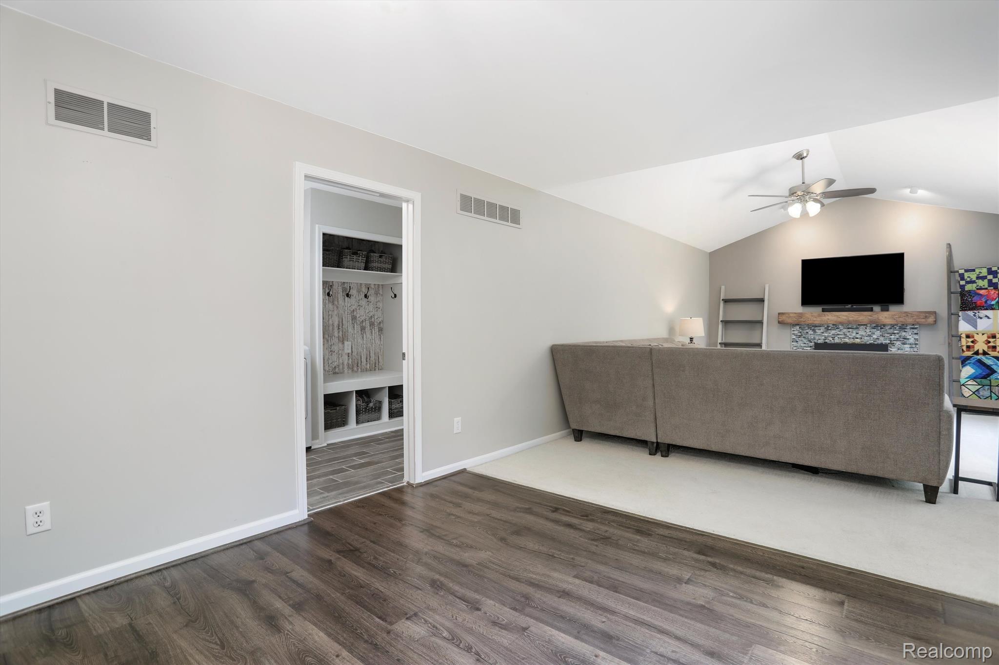 4655 MESA Court