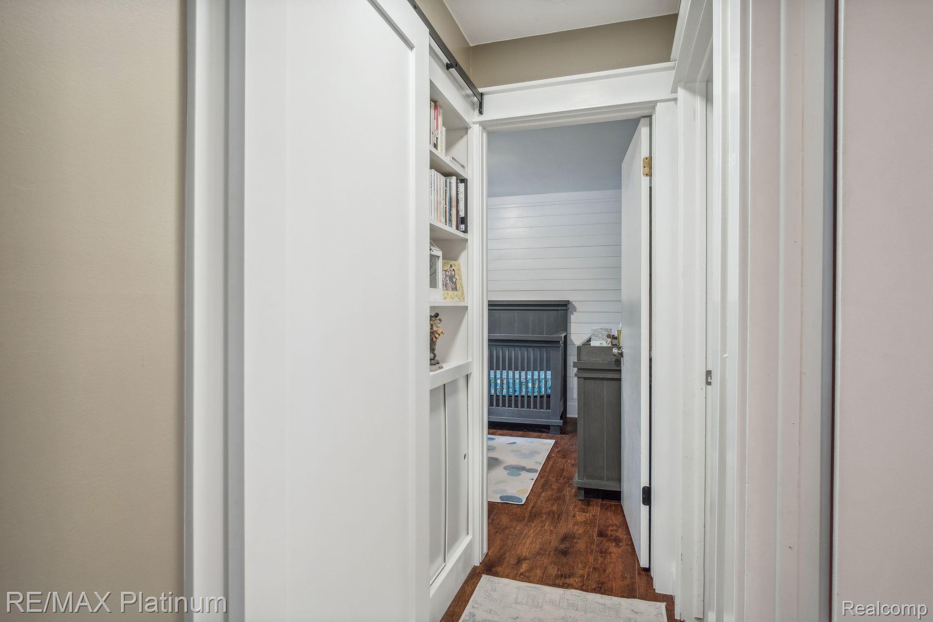 8821 WOODLAWN Avenue