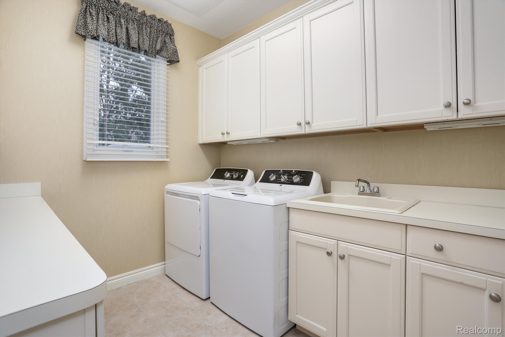 5031 ROCKAWAY Lane