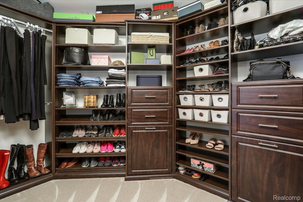 4561 OAKHURST RIDGE Road