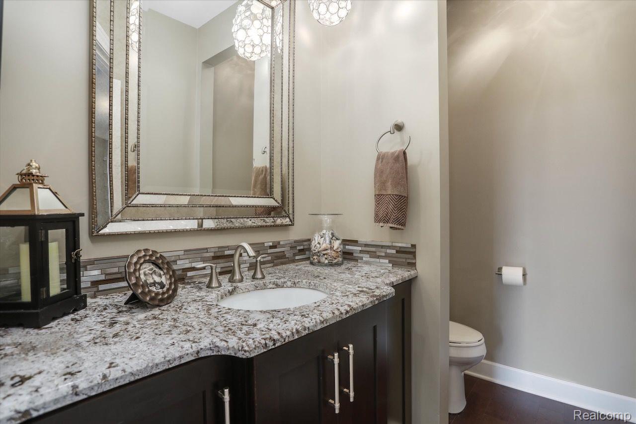 4561 OAKHURST RIDGE Road