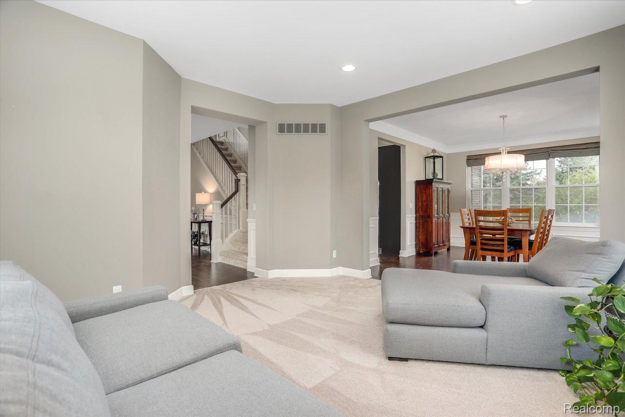 4561 OAKHURST RIDGE Road