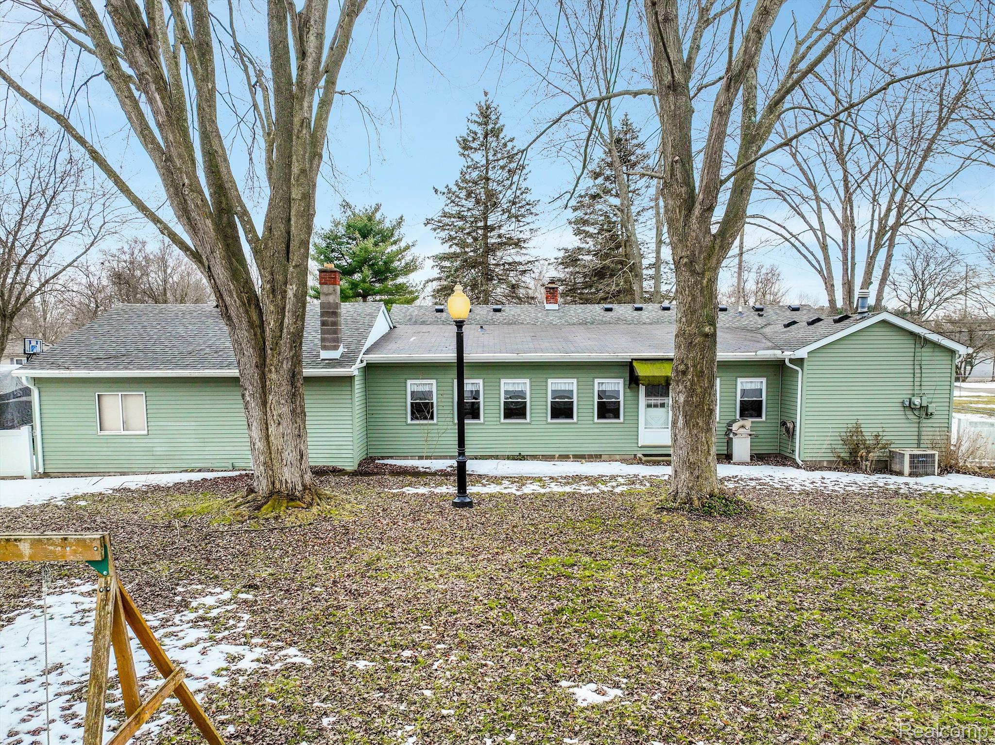 7464 S SHAKER Drive