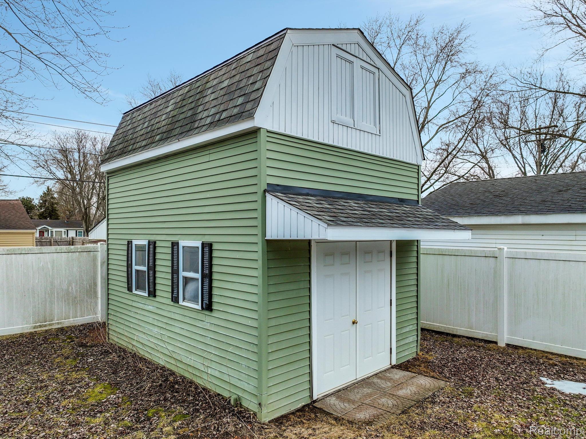 7464 S SHAKER Drive