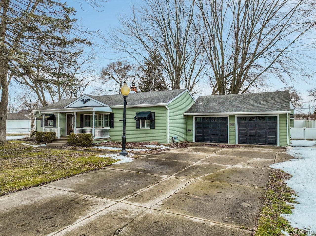 7464 S SHAKER Drive