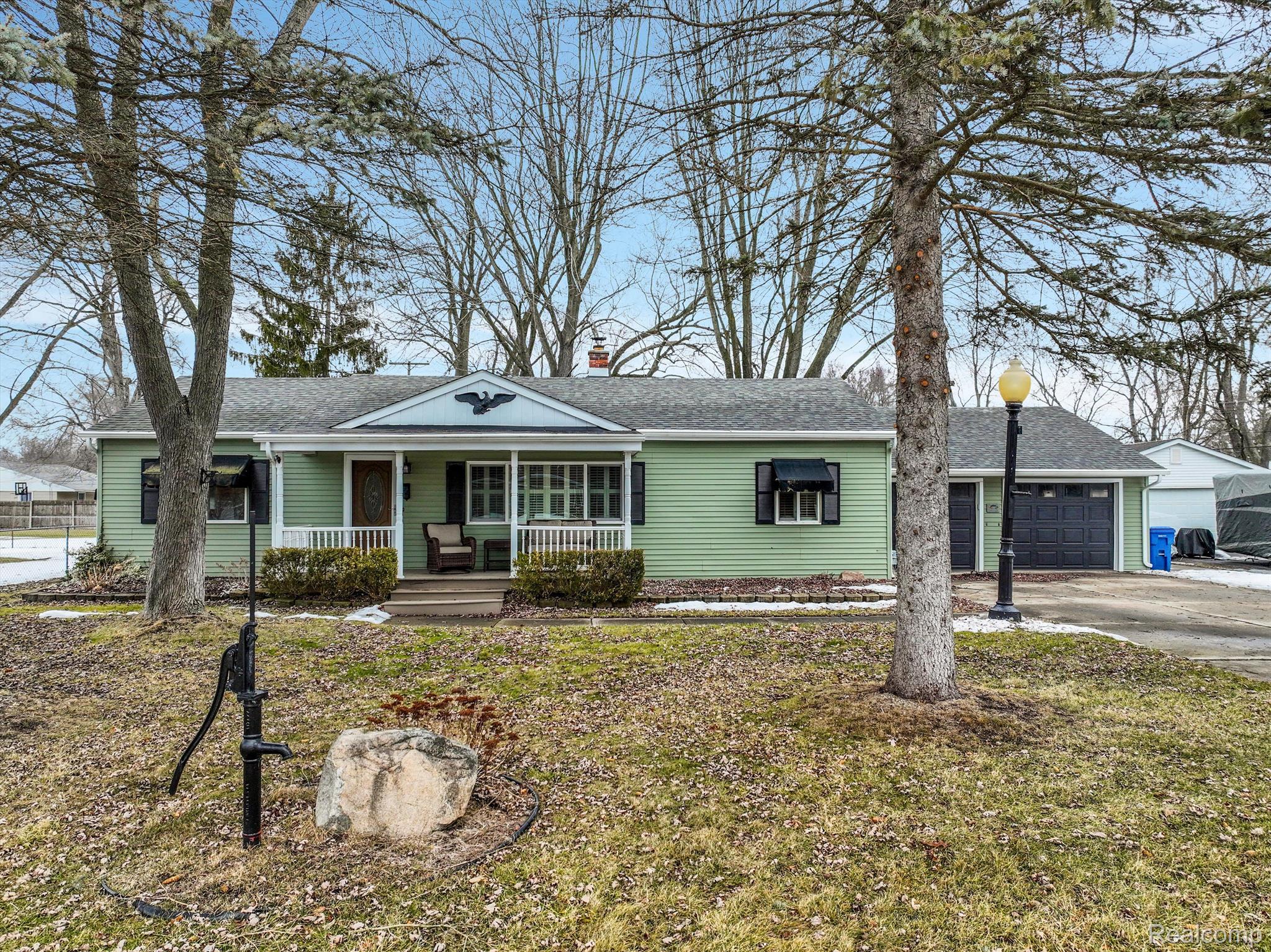 7464 S SHAKER Drive