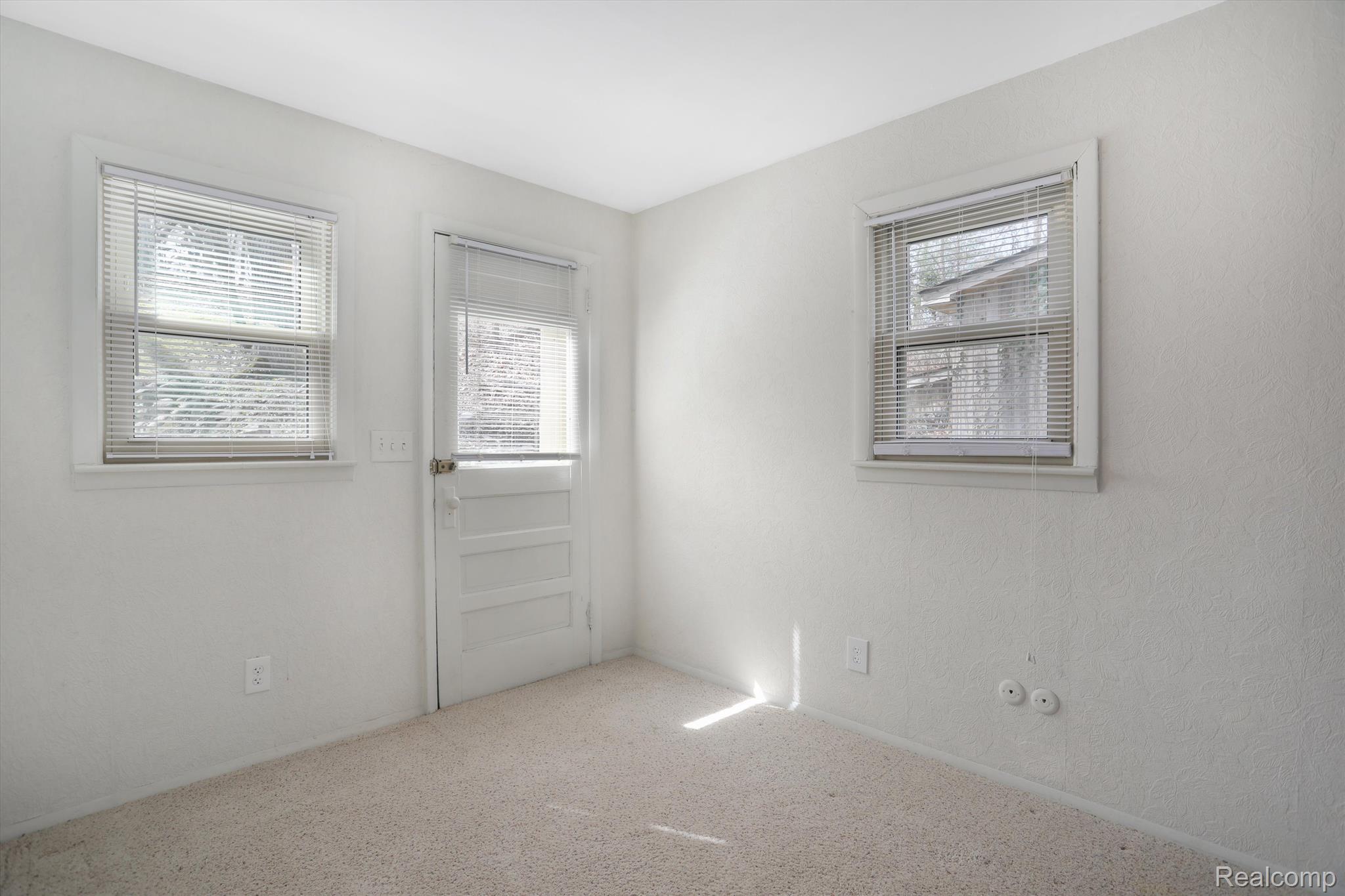 4985 MOHAWK Avenue