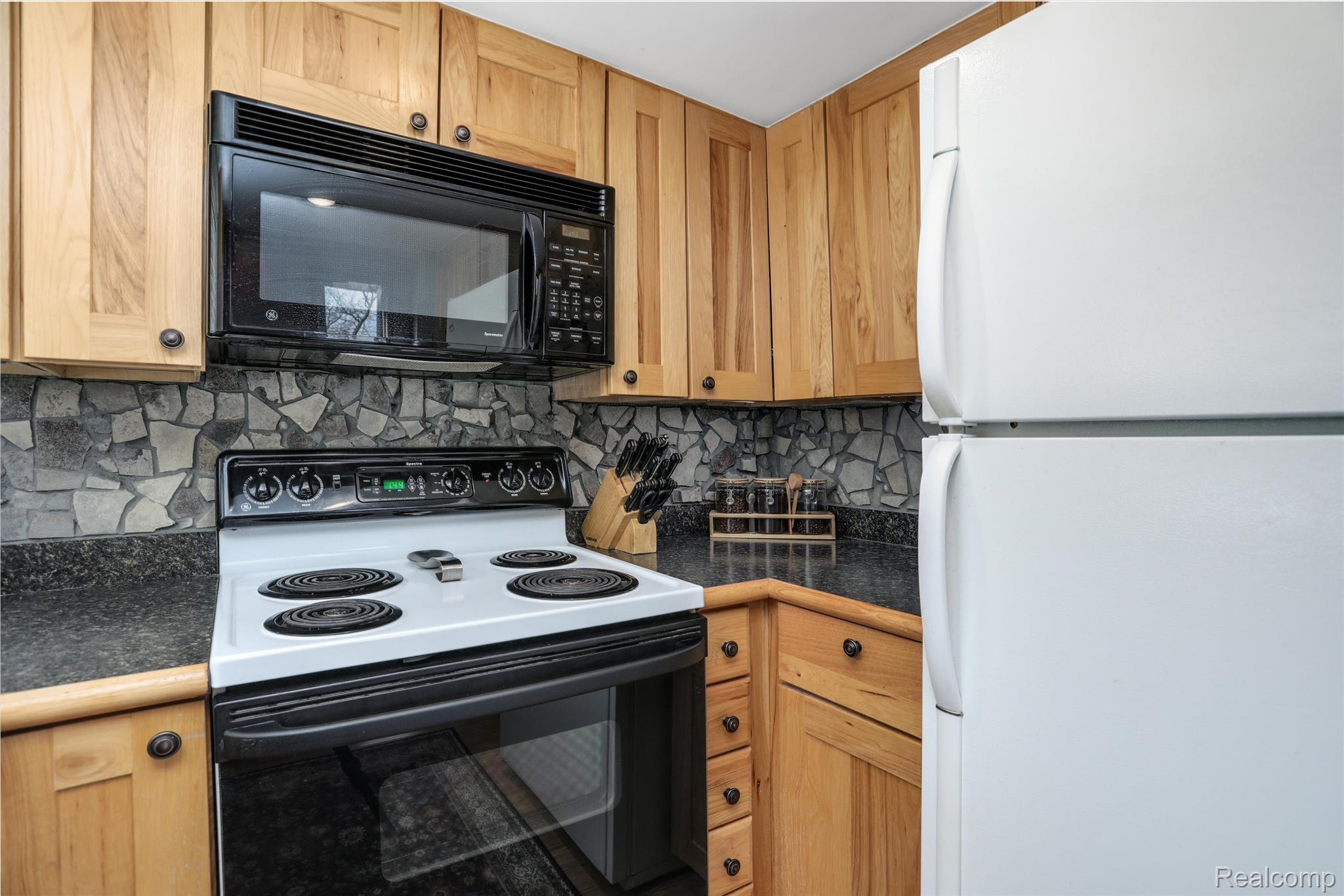4985 MOHAWK Avenue