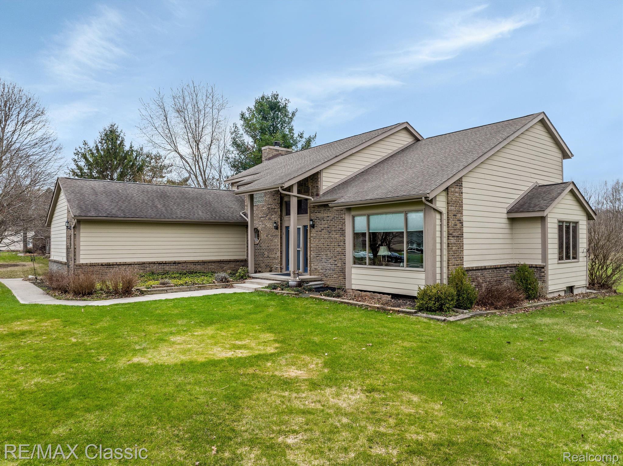 5850 MEADOWS Drive