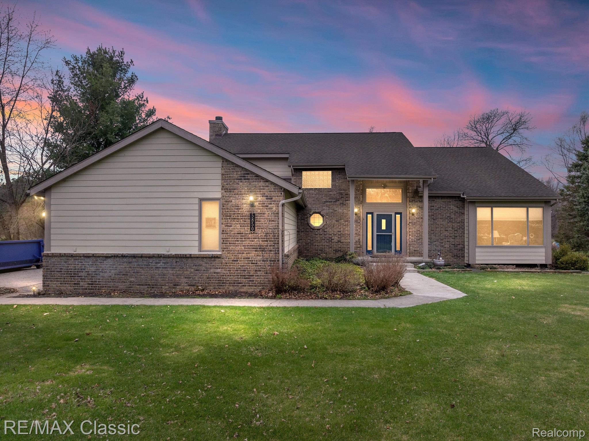 5850 MEADOWS Drive