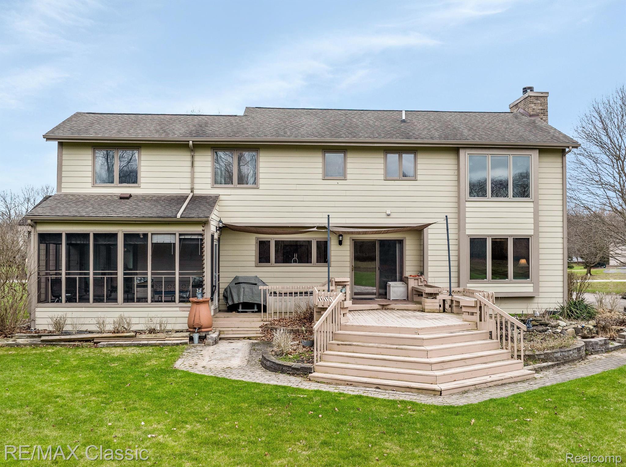 5850 MEADOWS Drive