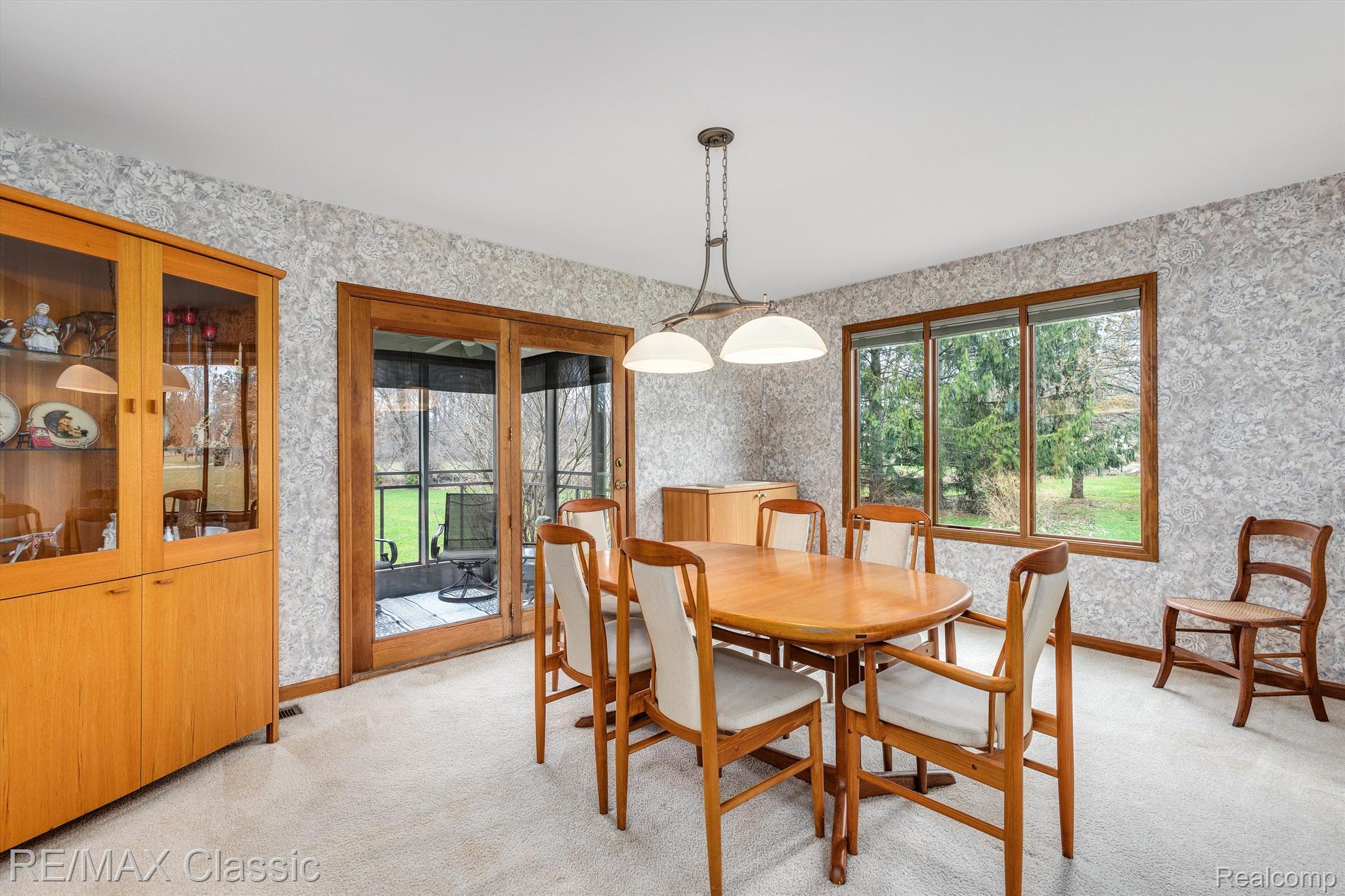 5850 MEADOWS Drive