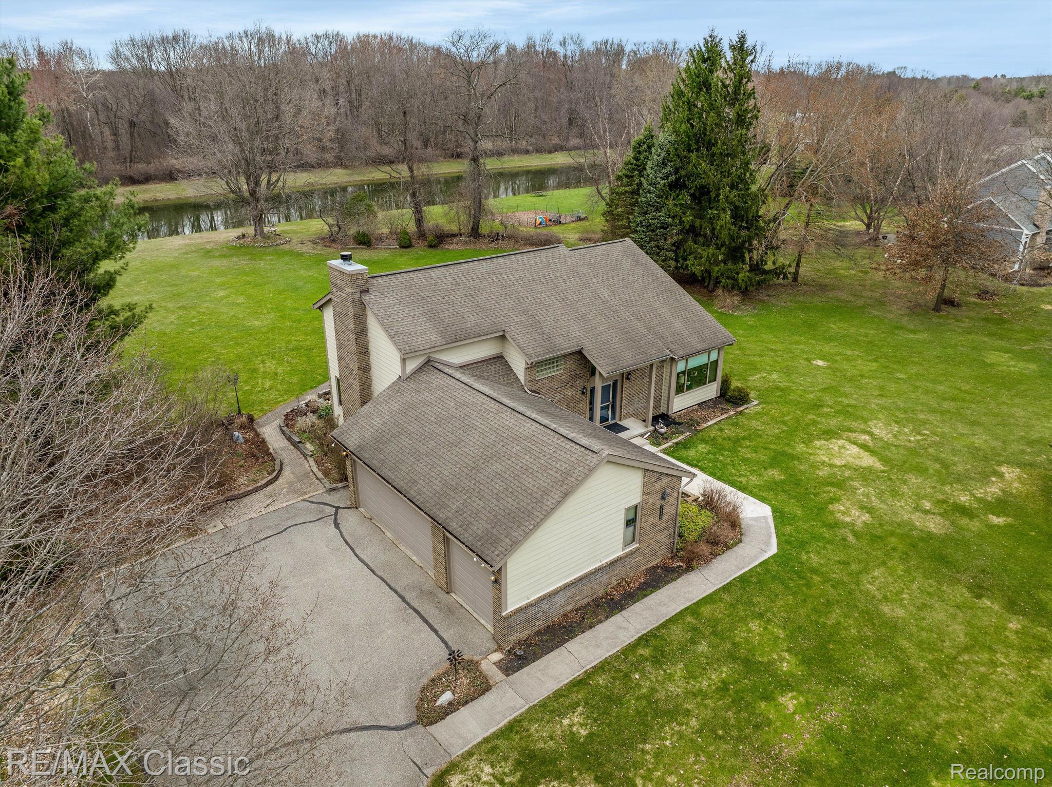5850 MEADOWS Drive
