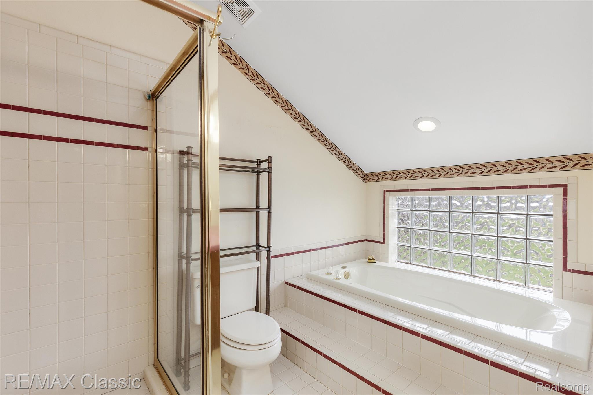 5850 MEADOWS Drive
