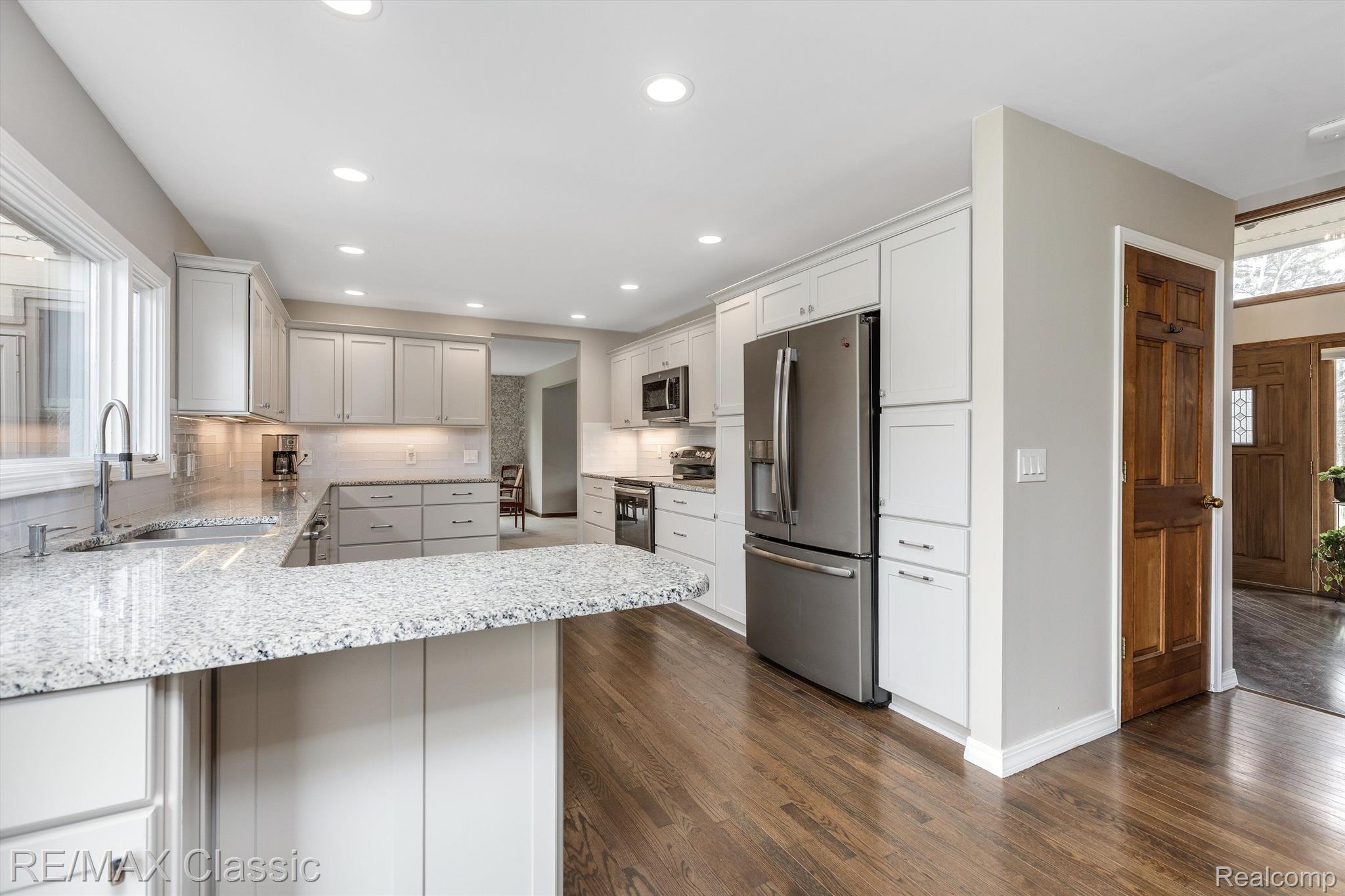 5850 MEADOWS Drive