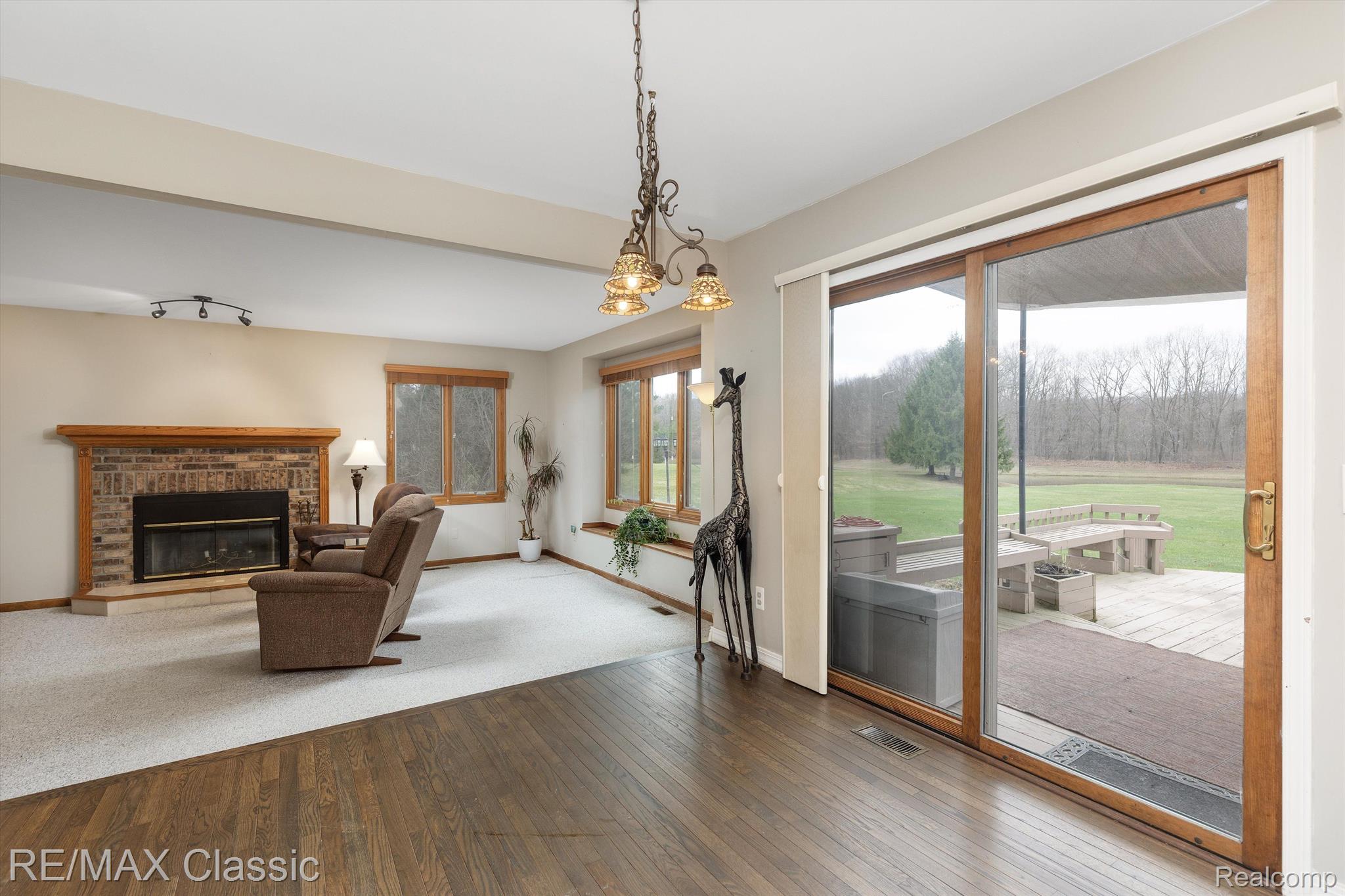 5850 MEADOWS Drive