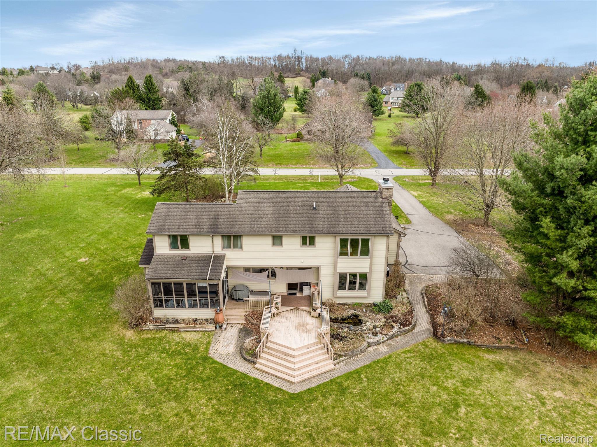 5850 MEADOWS Drive
