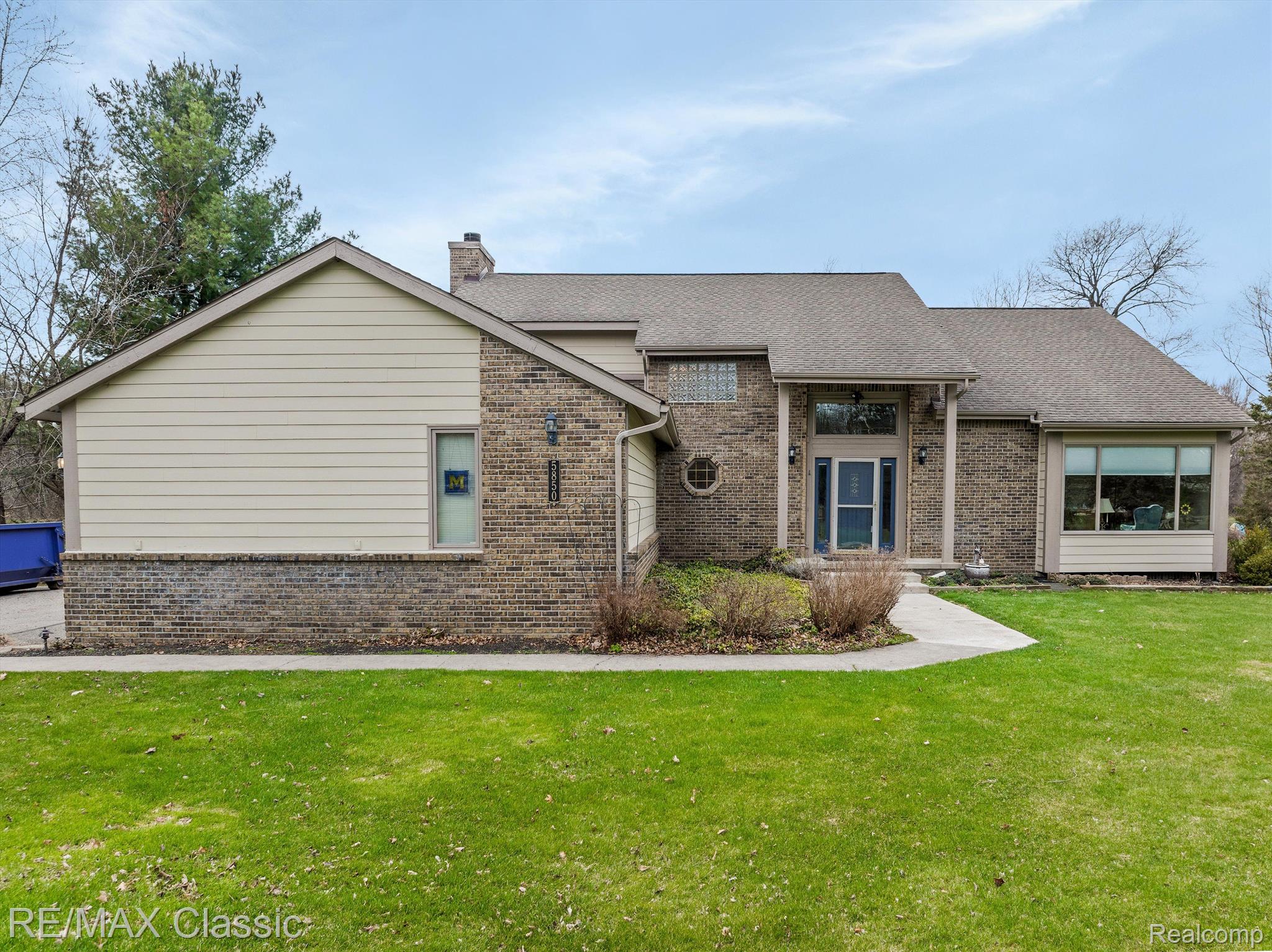 5850 MEADOWS Drive