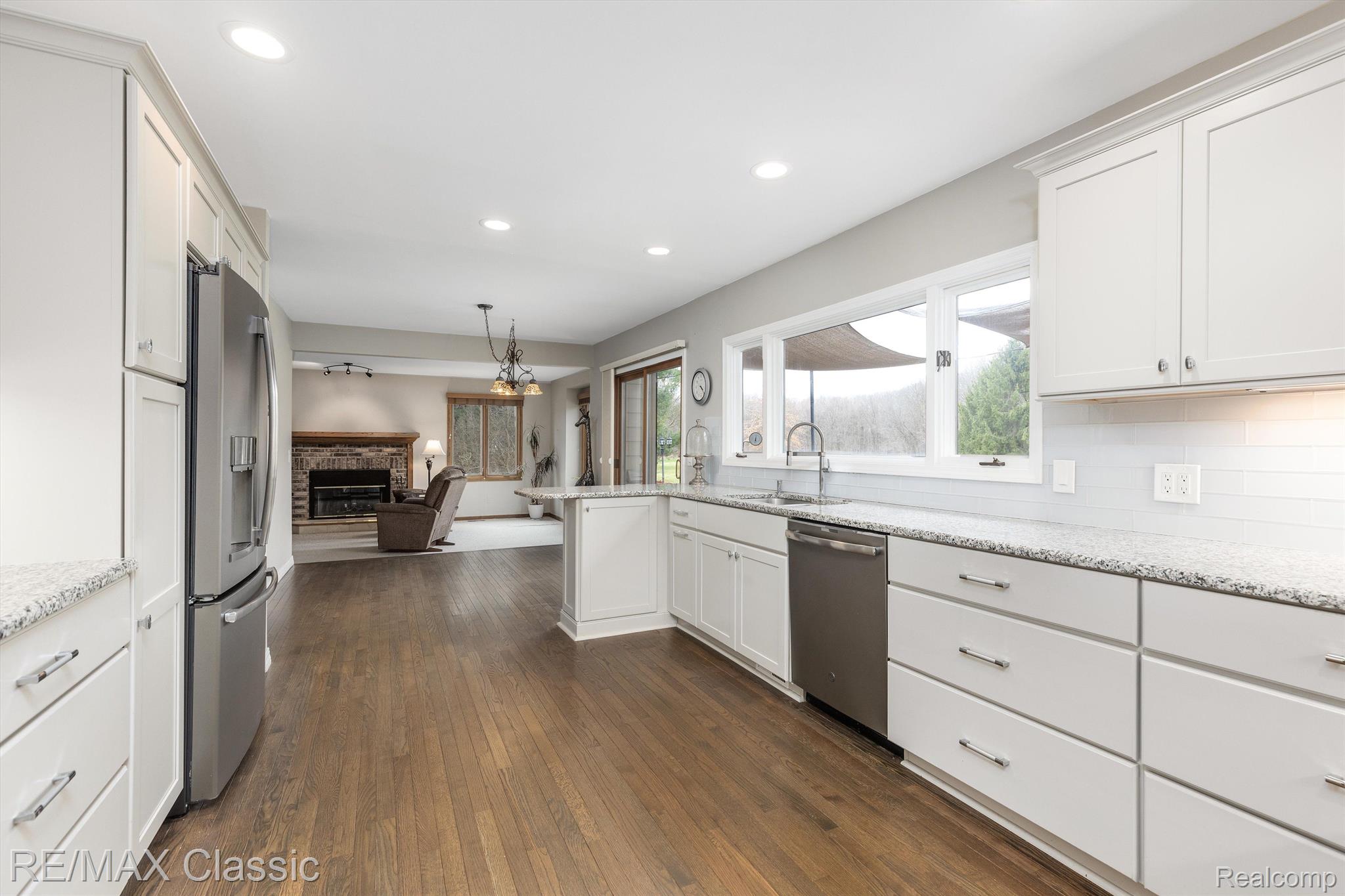 5850 MEADOWS Drive