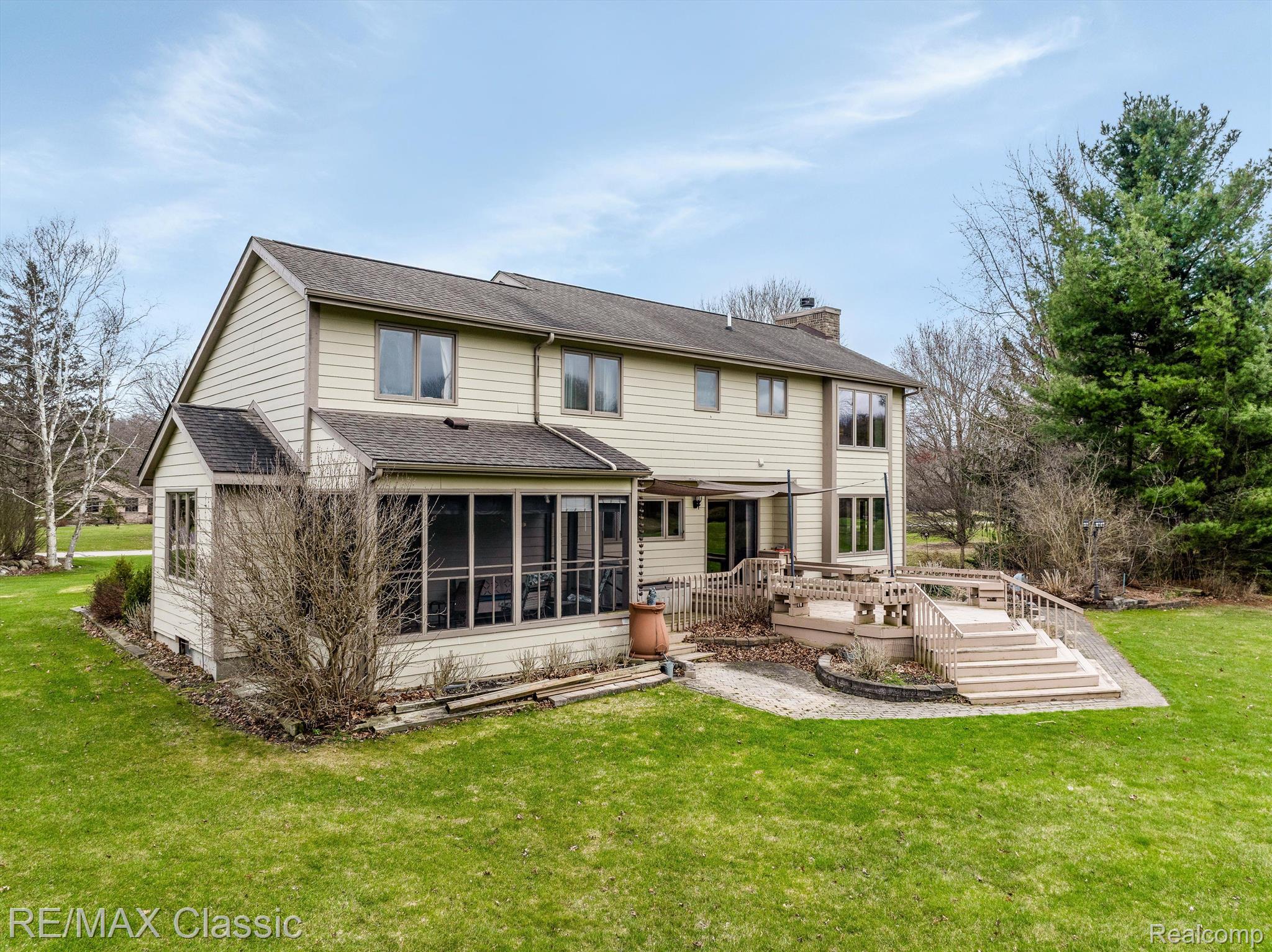 5850 MEADOWS Drive