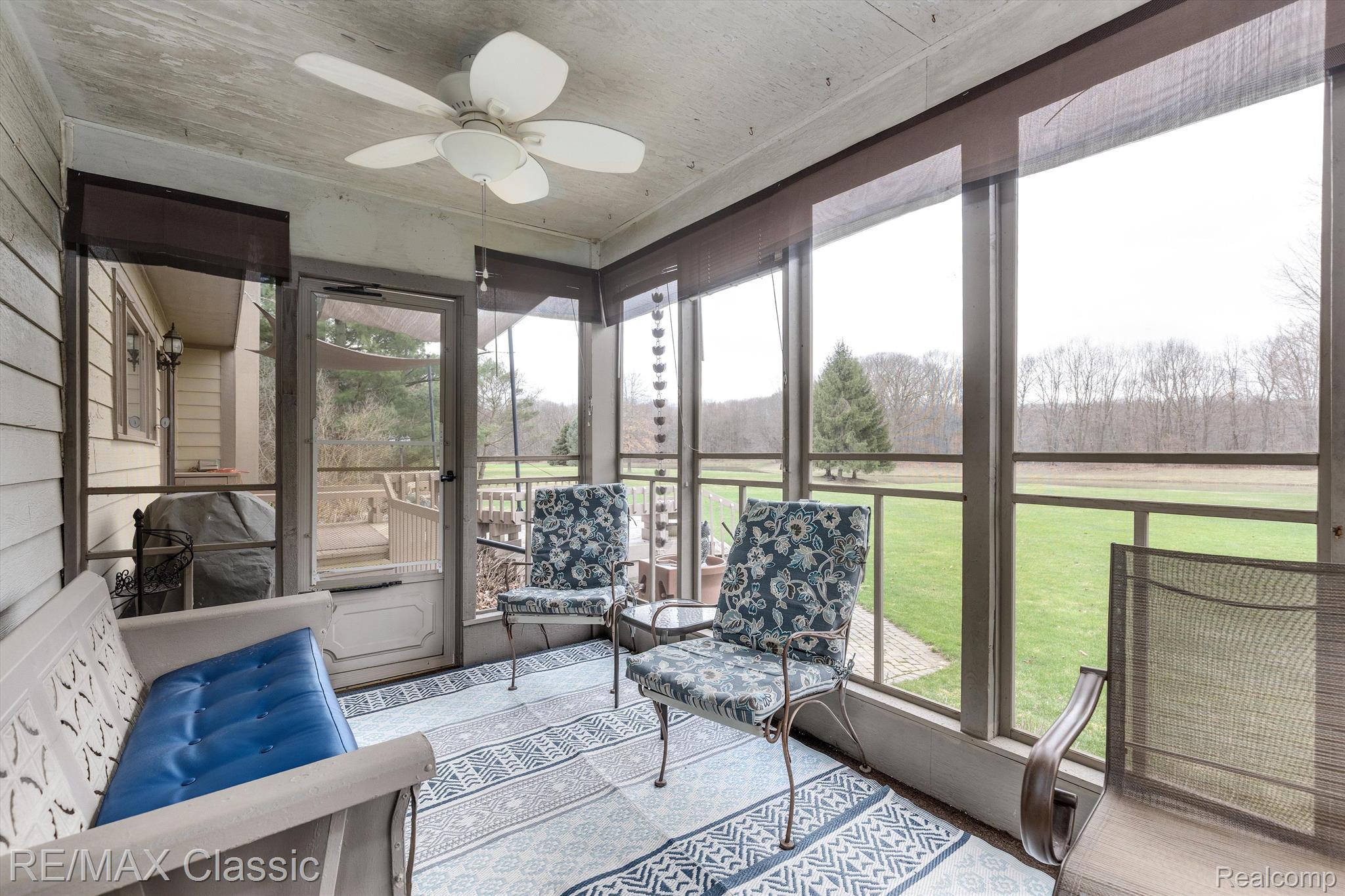5850 MEADOWS Drive