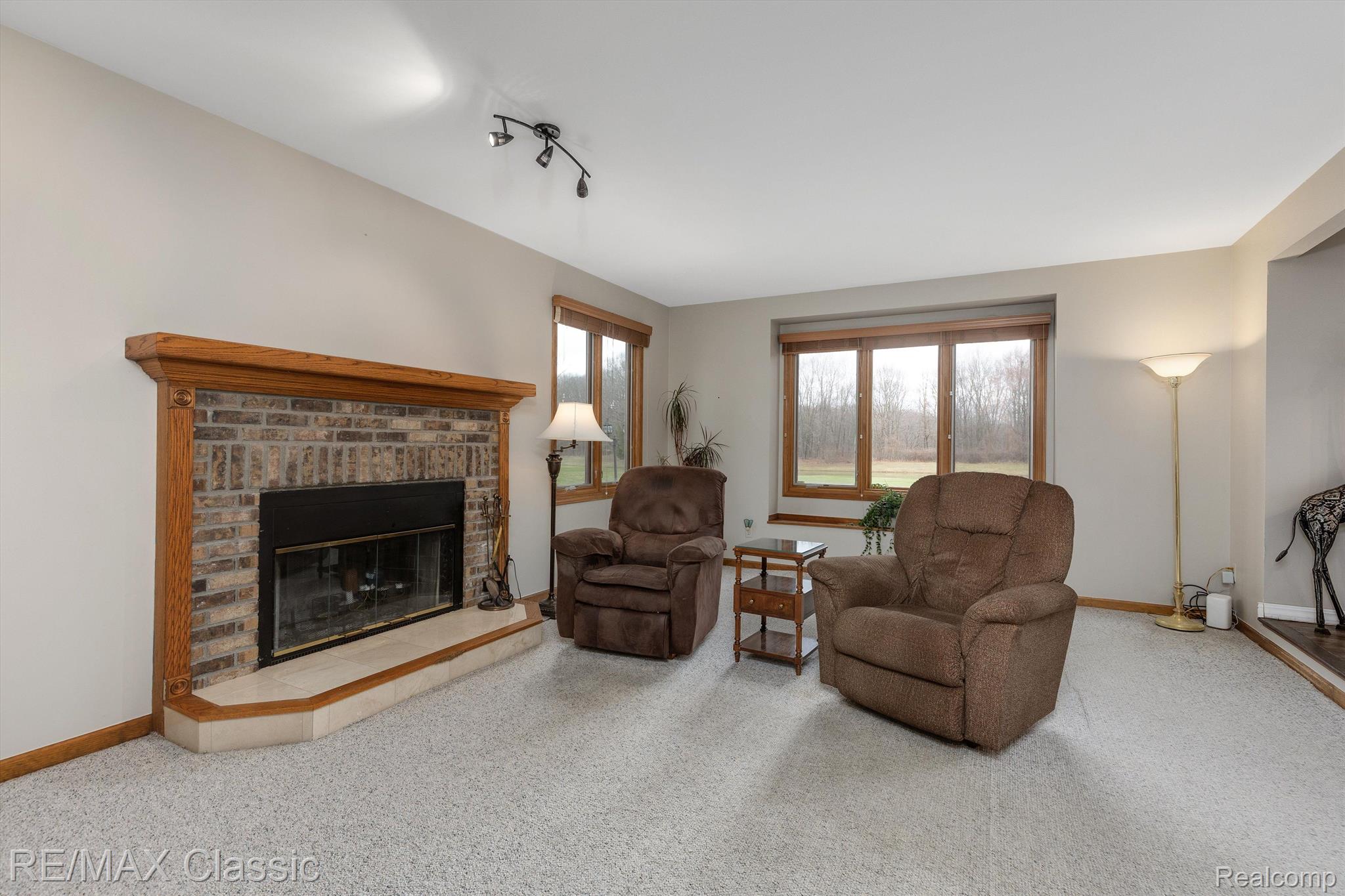 5850 MEADOWS Drive