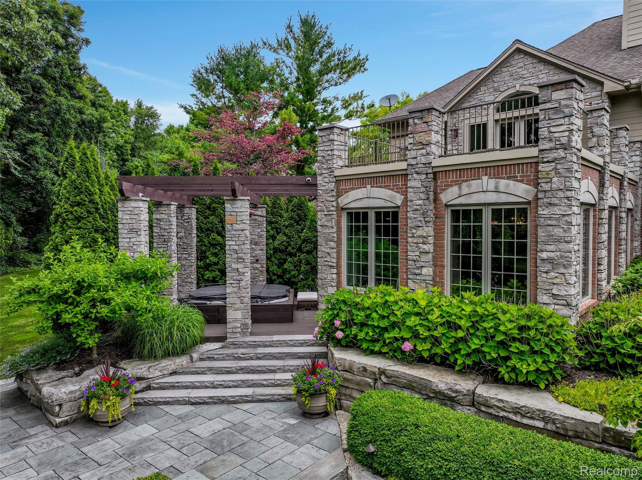 4995 Highland Court