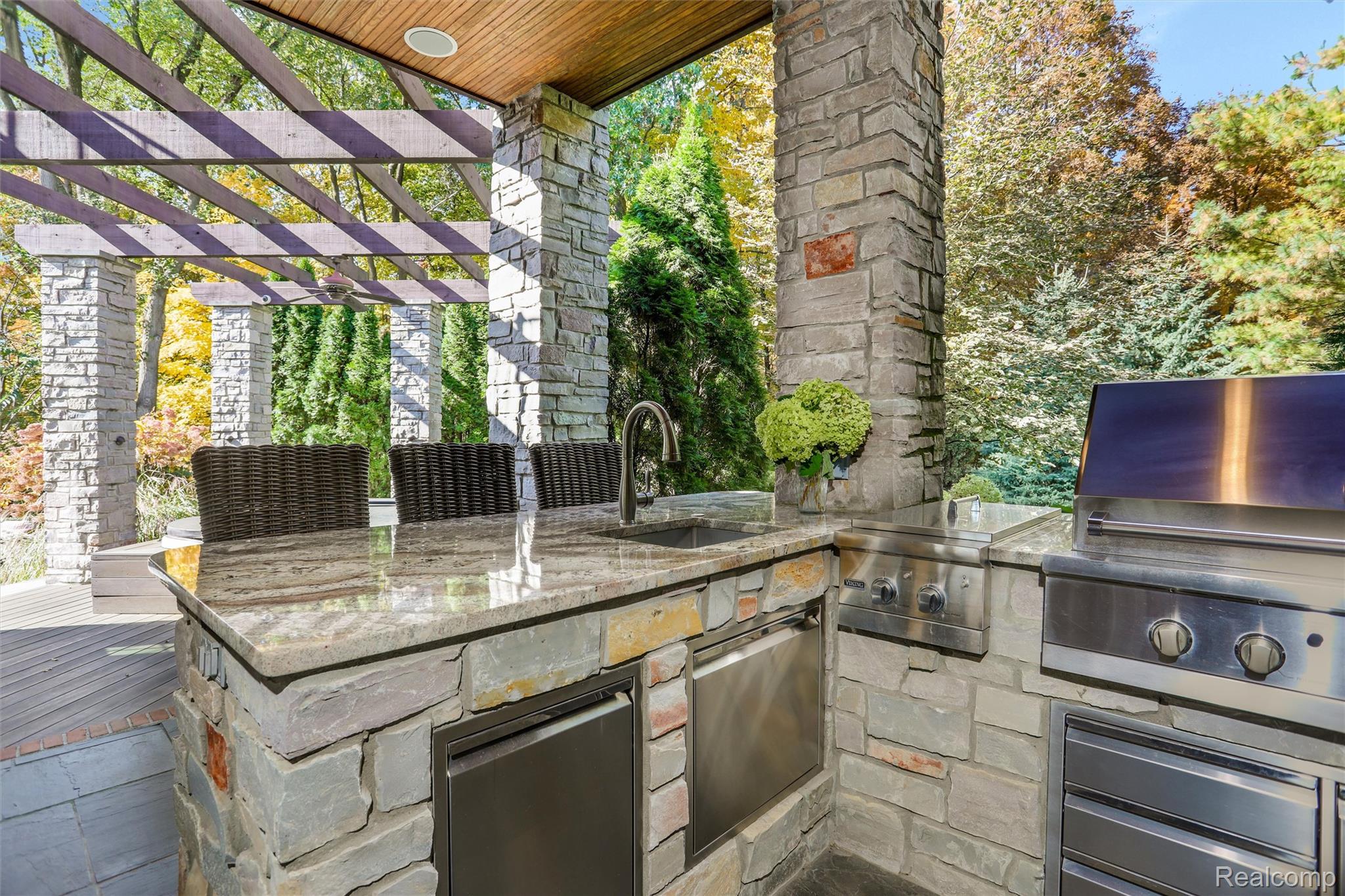 4995 Highland Court